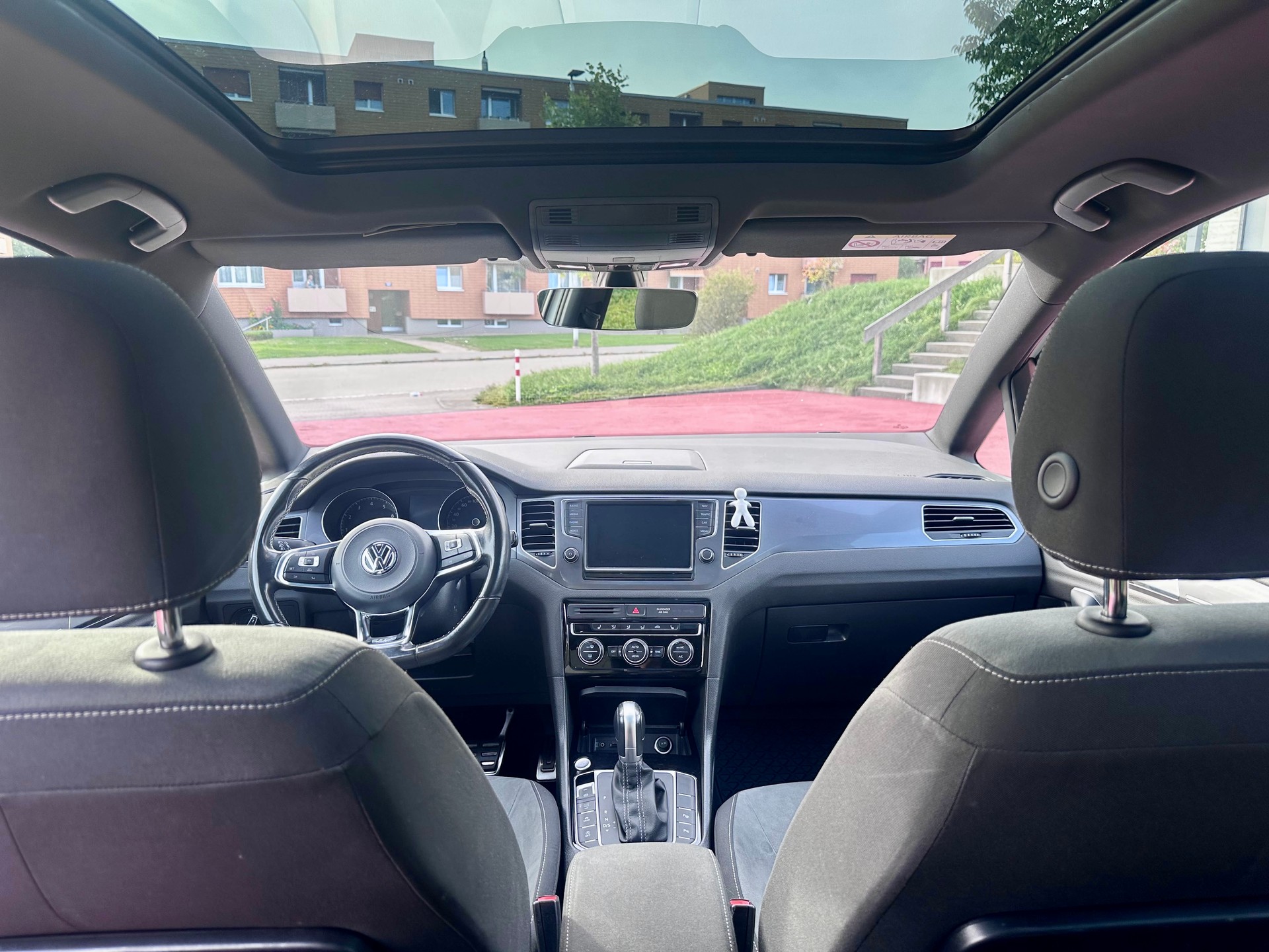 VW Golf Sportsvan 1.4 TSI Allstar R-Line DSG-image-12