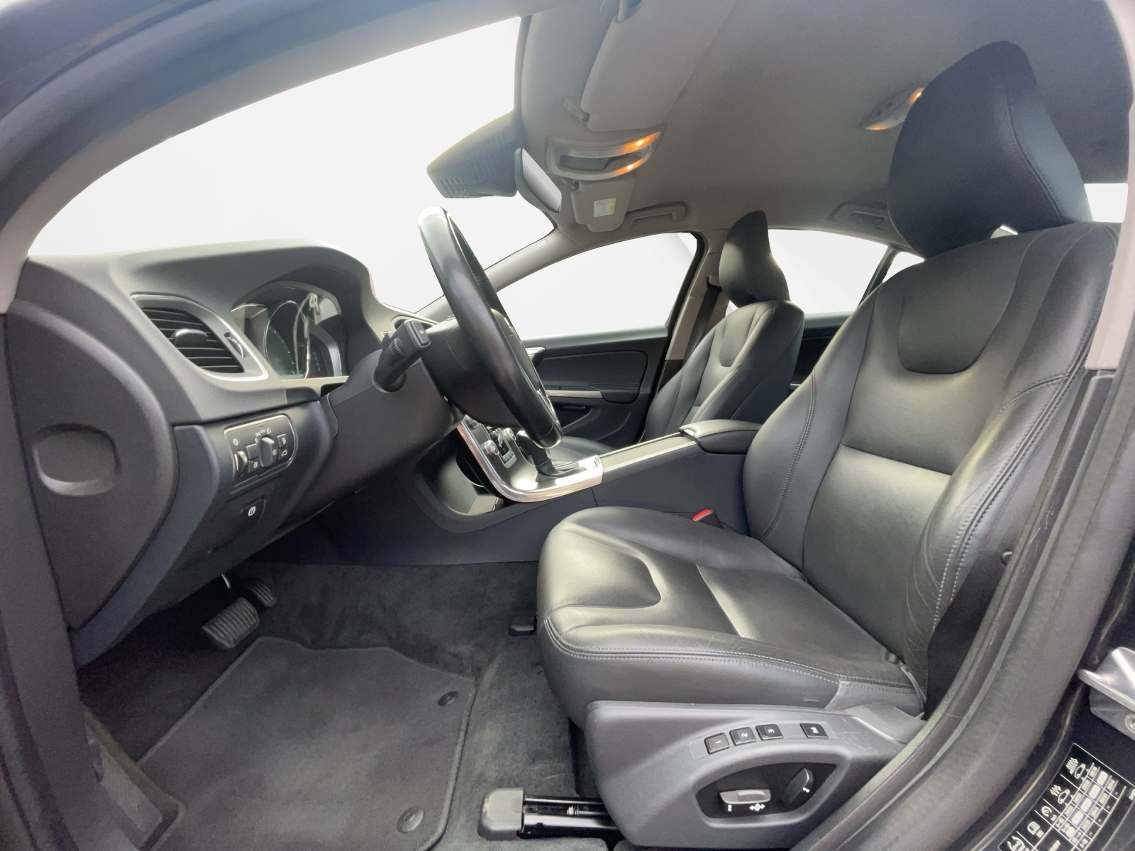 VOLVO S60 2.0 D4 Summum S/S-image-9
