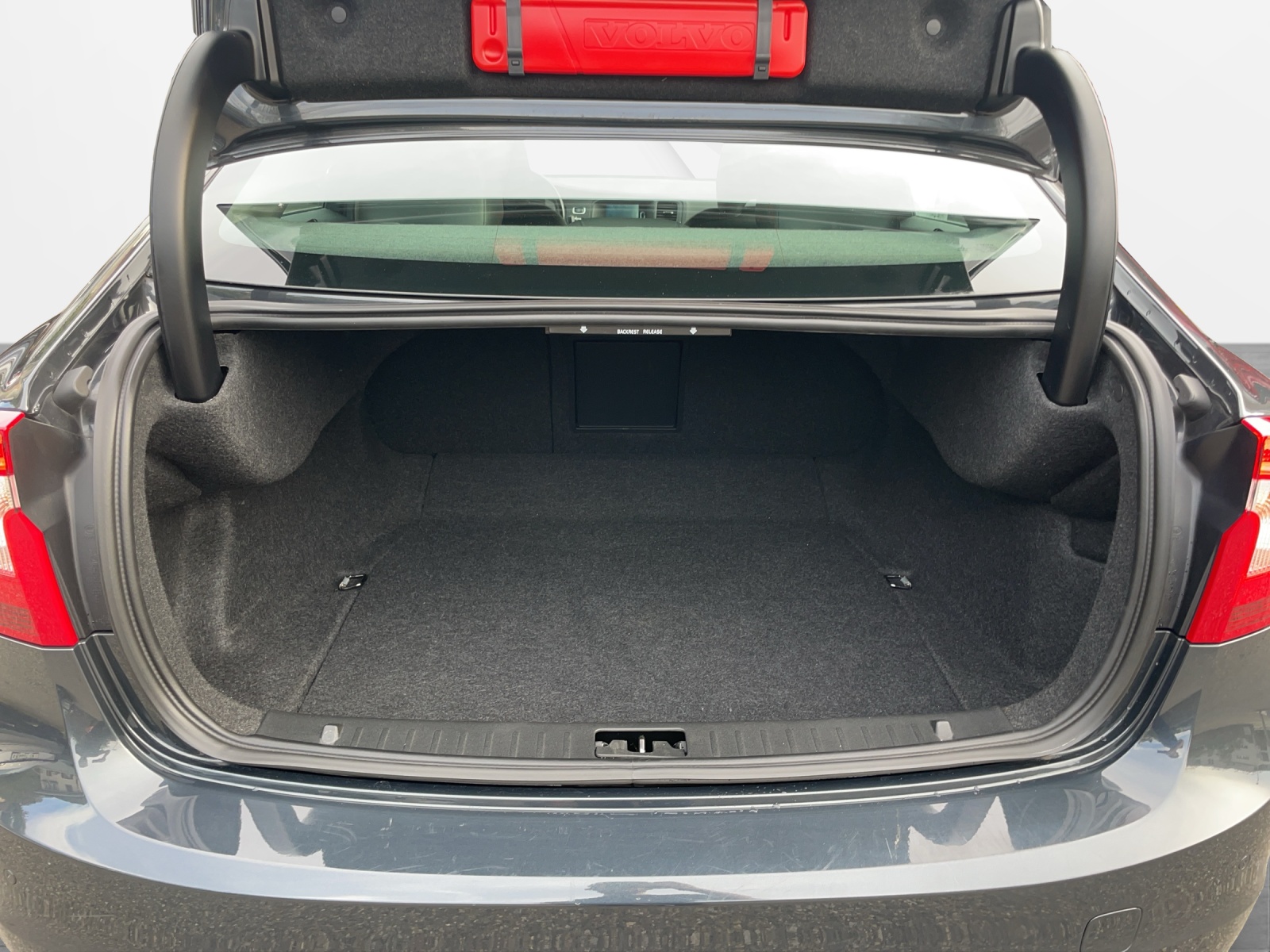 VOLVO S60 2.0 D4 Summum S/S-image-14