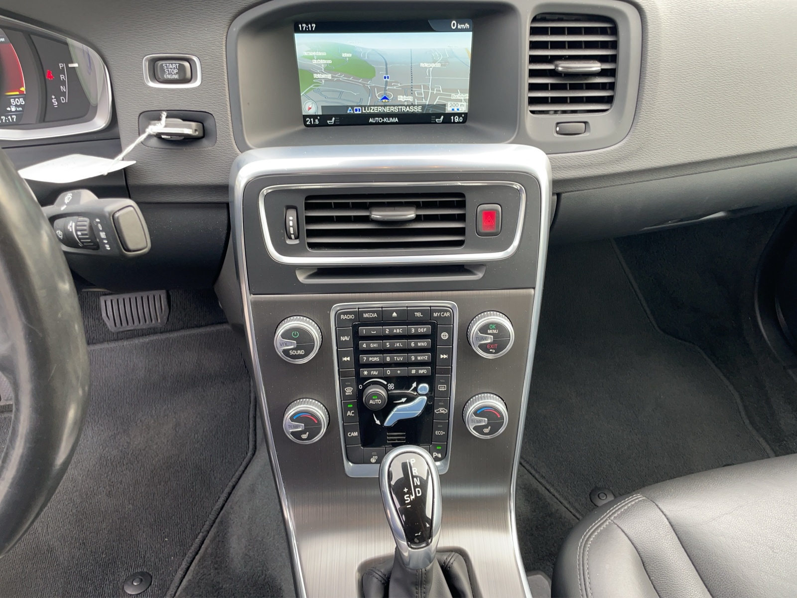 VOLVO S60 2.0 D4 Summum S/S-image-16