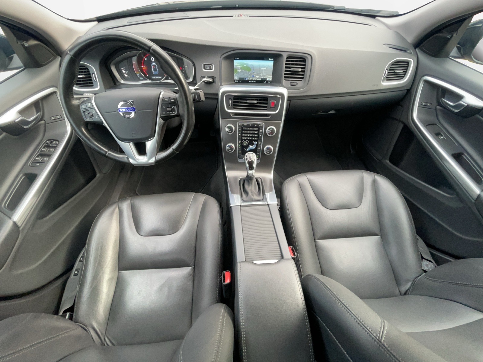 VOLVO S60 2.0 D4 Summum S/S-image-10