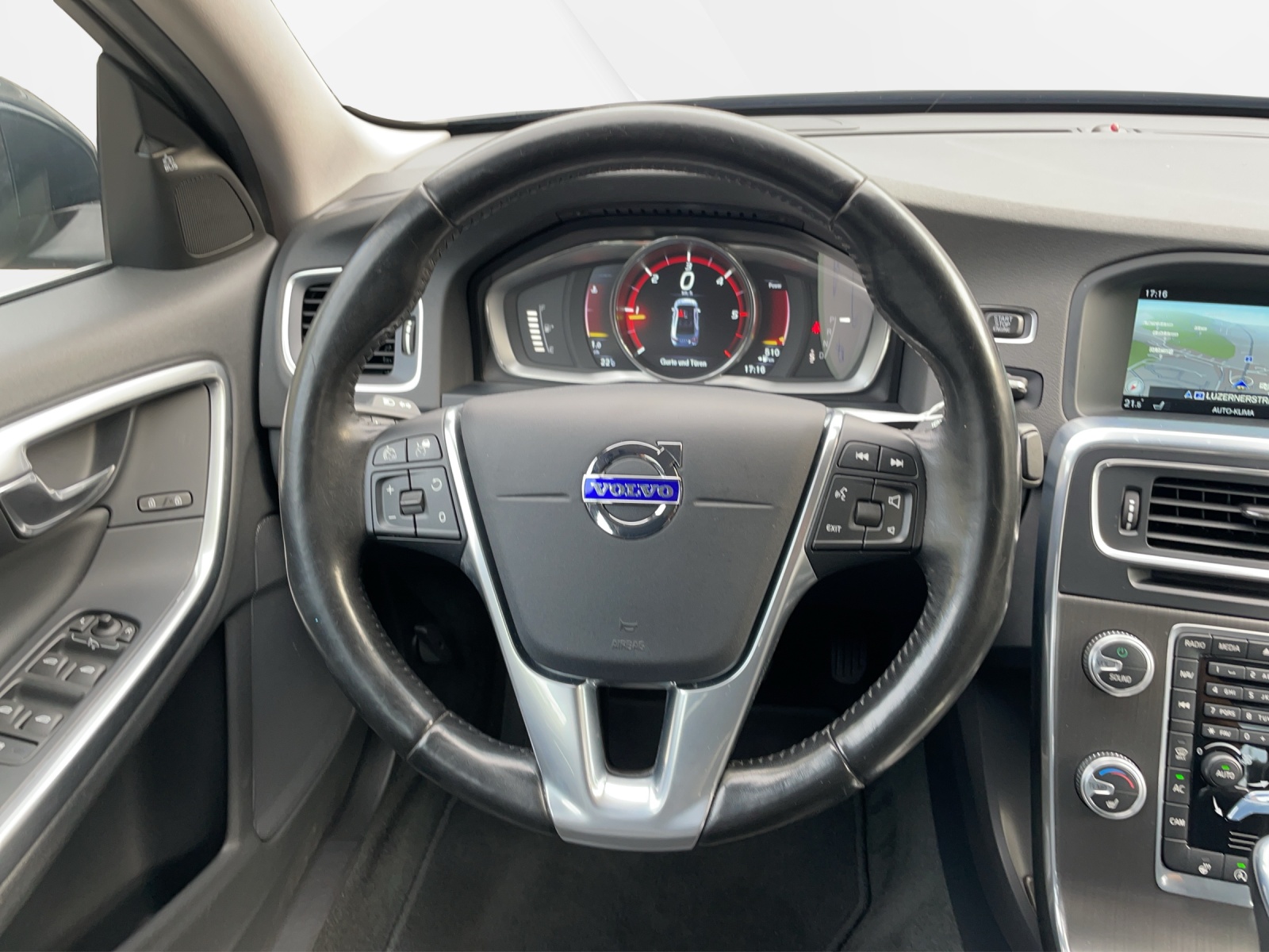VOLVO S60 2.0 D4 Summum S/S-image-11