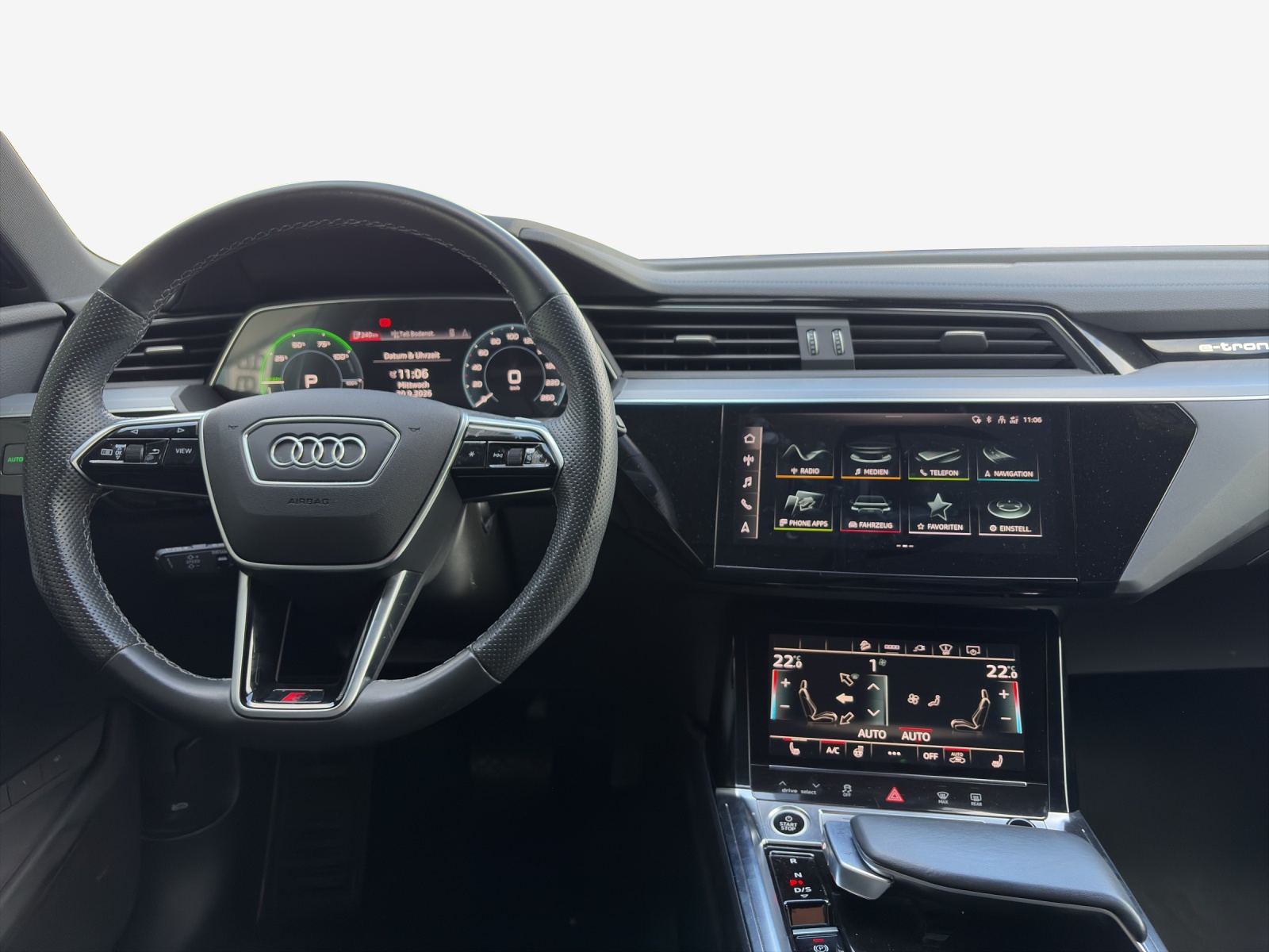 AUDI e-tron 55 S Line Black Edition quattro-image-9