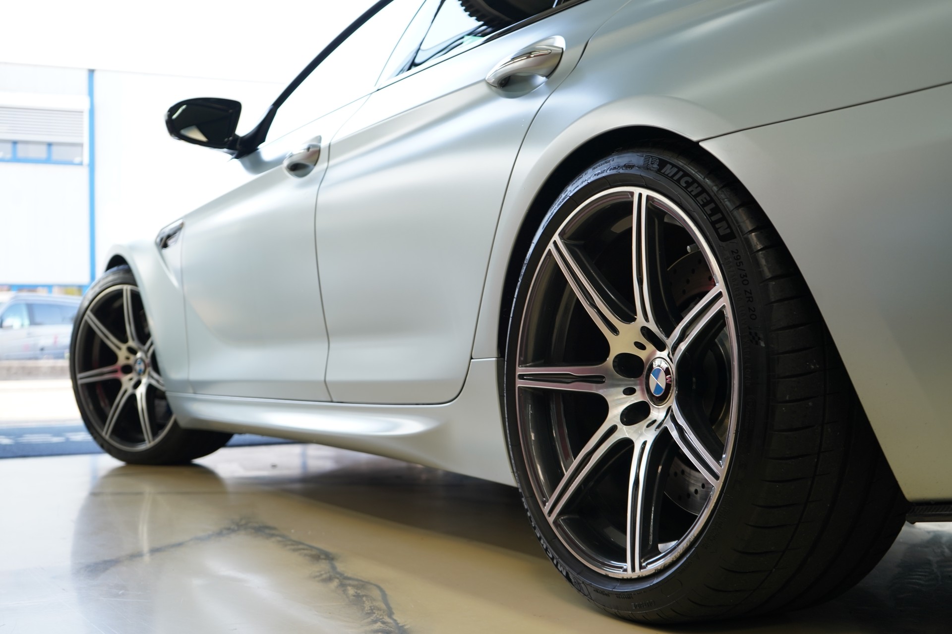 BMW M6 Gran Coupé Drivelogic / Frozen Silver Met. **-image-6