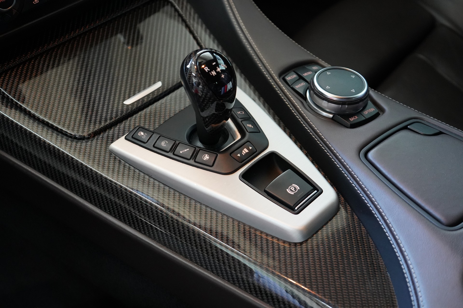 BMW M6 Gran Coupé Drivelogic / Frozen Silver Met. **-image-19