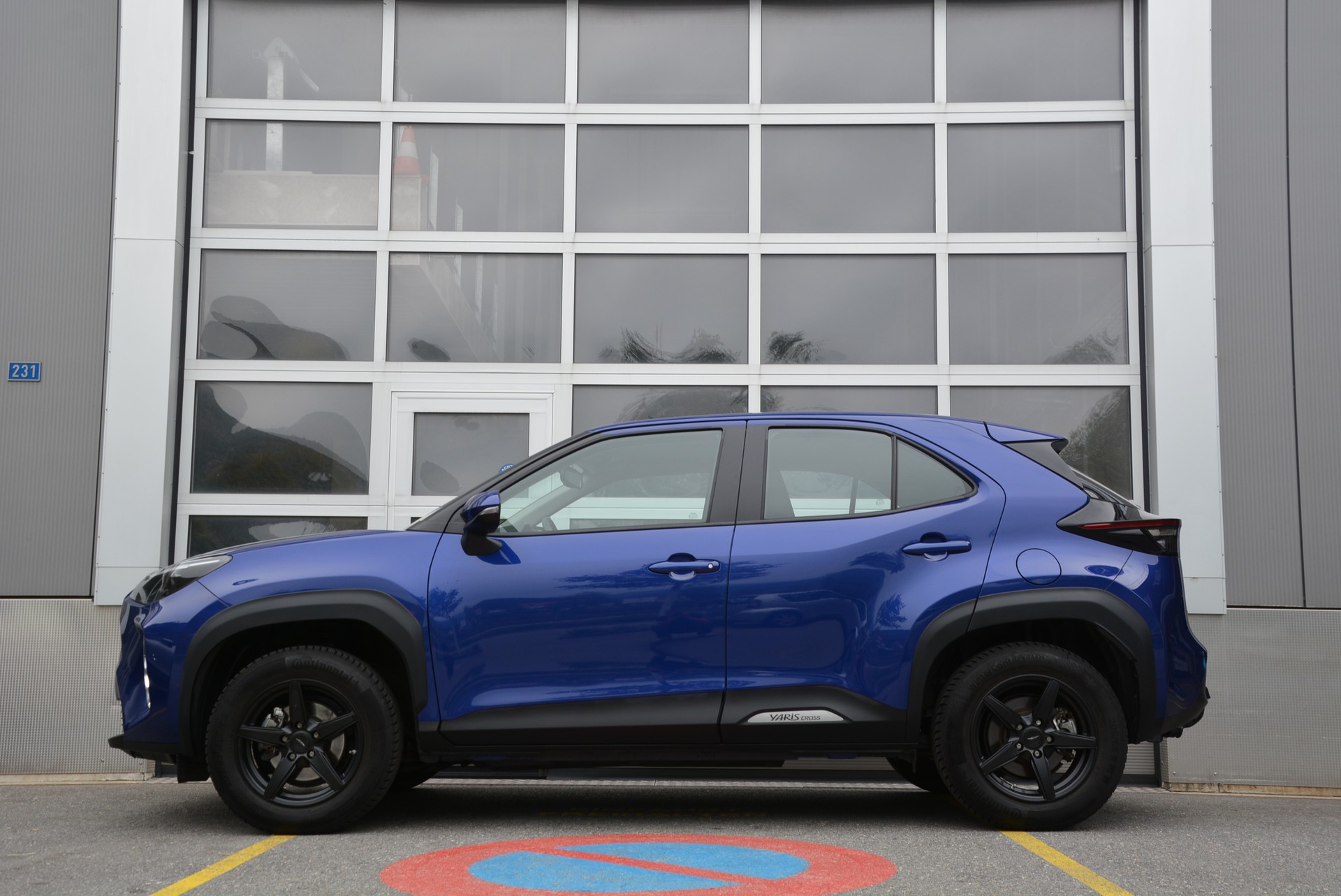 TOYOTA Yaris Cross 1.5 Comfort e-CVT AWDi-image-3
