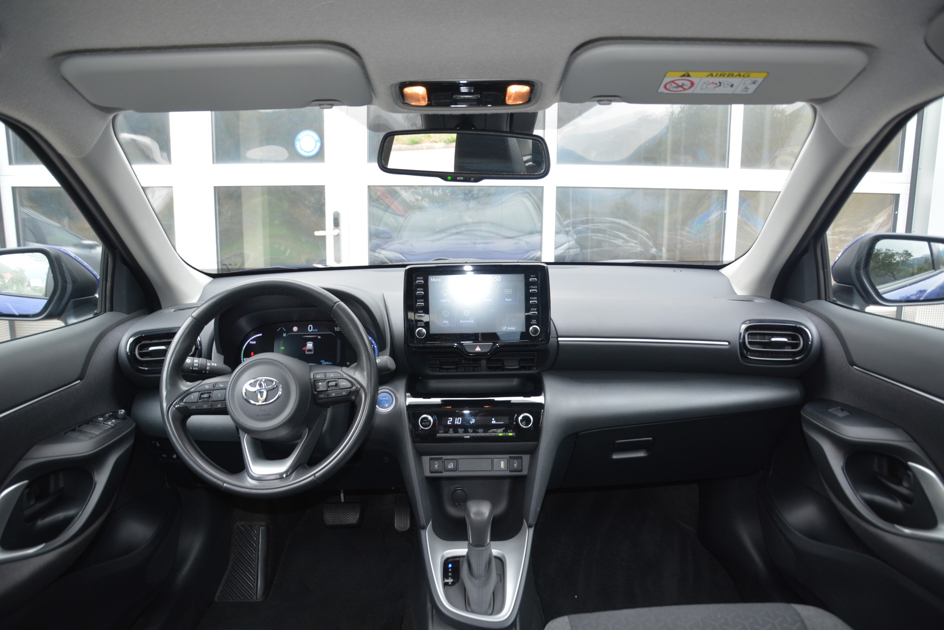TOYOTA Yaris Cross 1.5 Comfort e-CVT AWDi-image-4