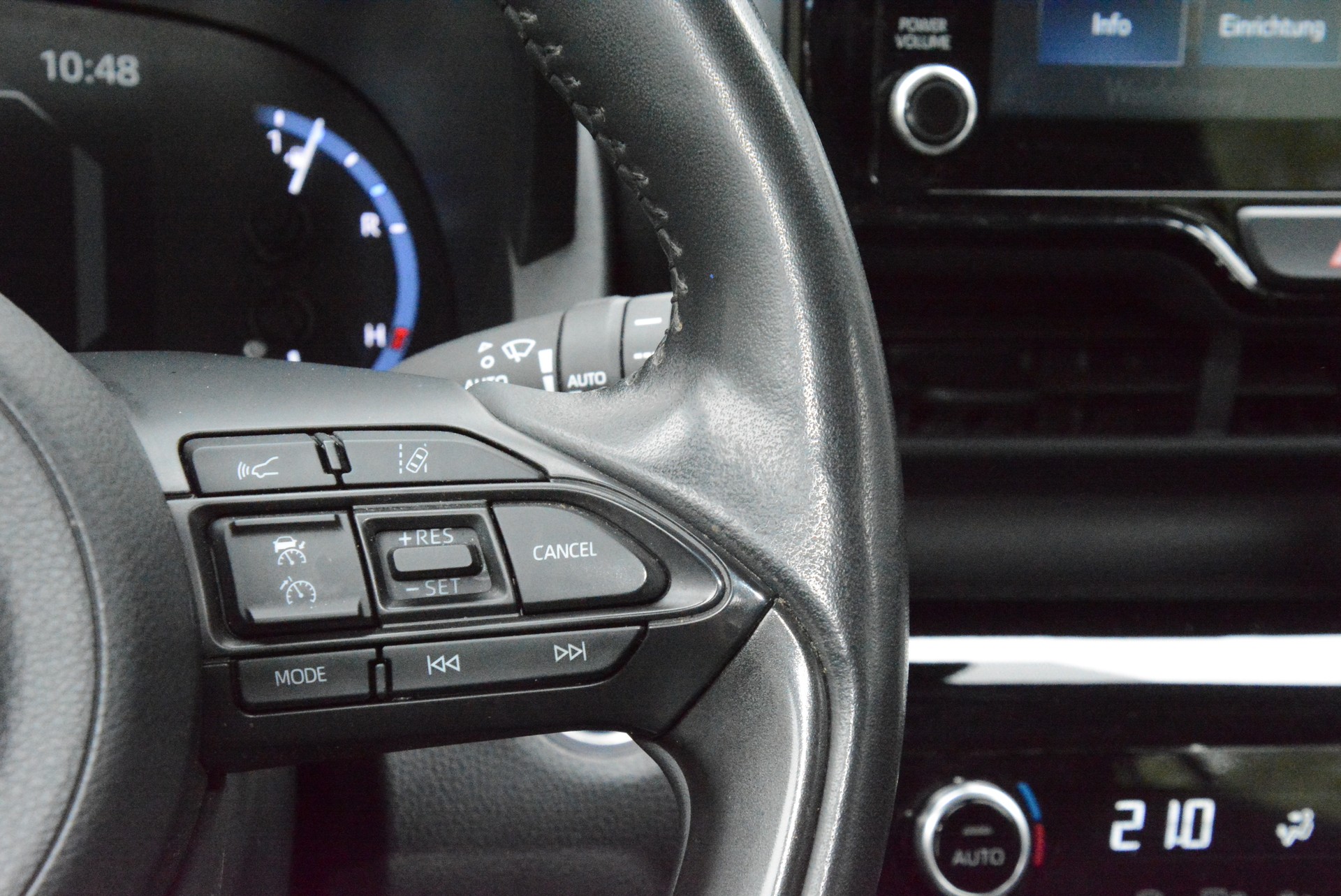 TOYOTA Yaris Cross 1.5 Comfort e-CVT AWDi-image-13