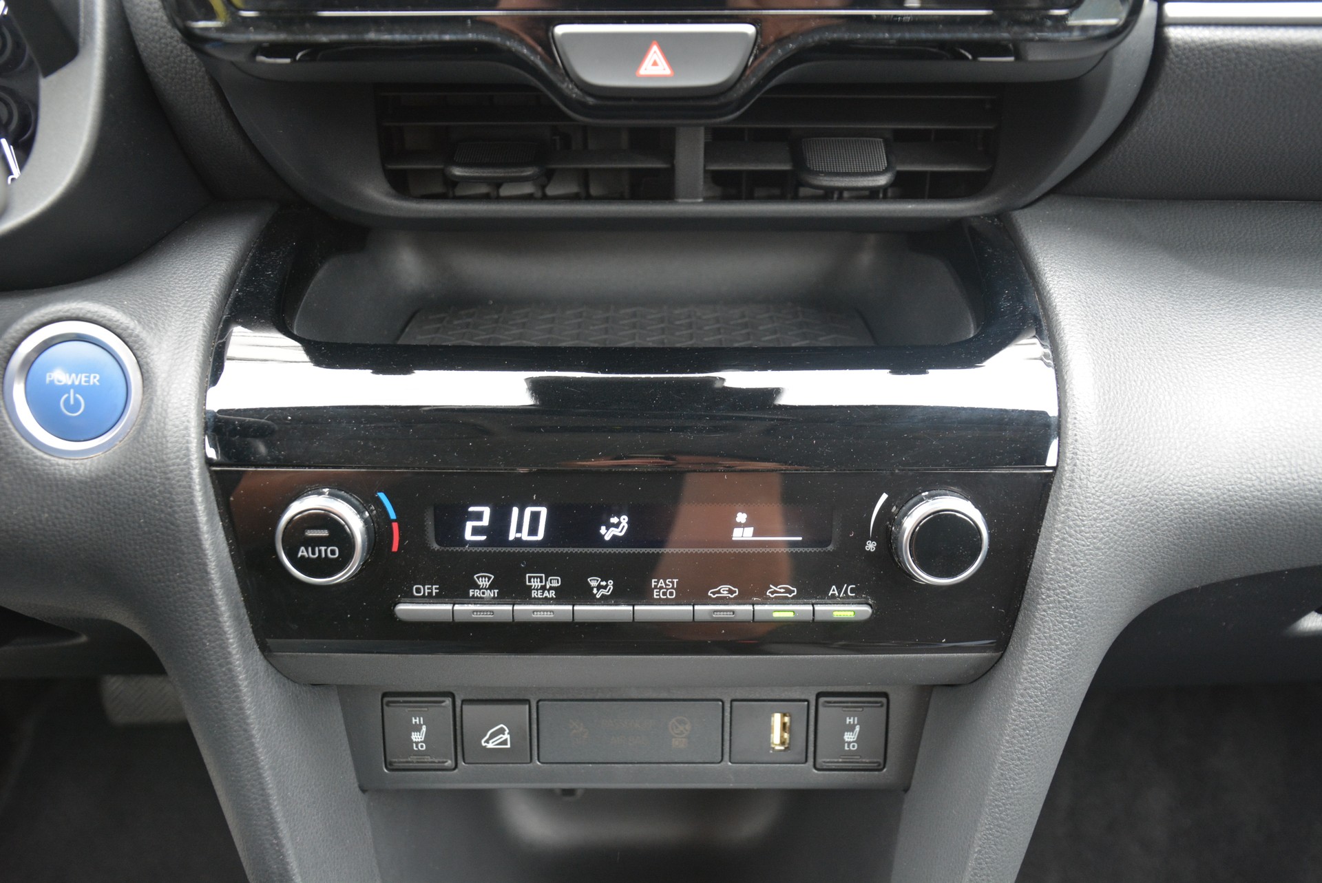 TOYOTA Yaris Cross 1.5 Comfort e-CVT AWDi-image-11