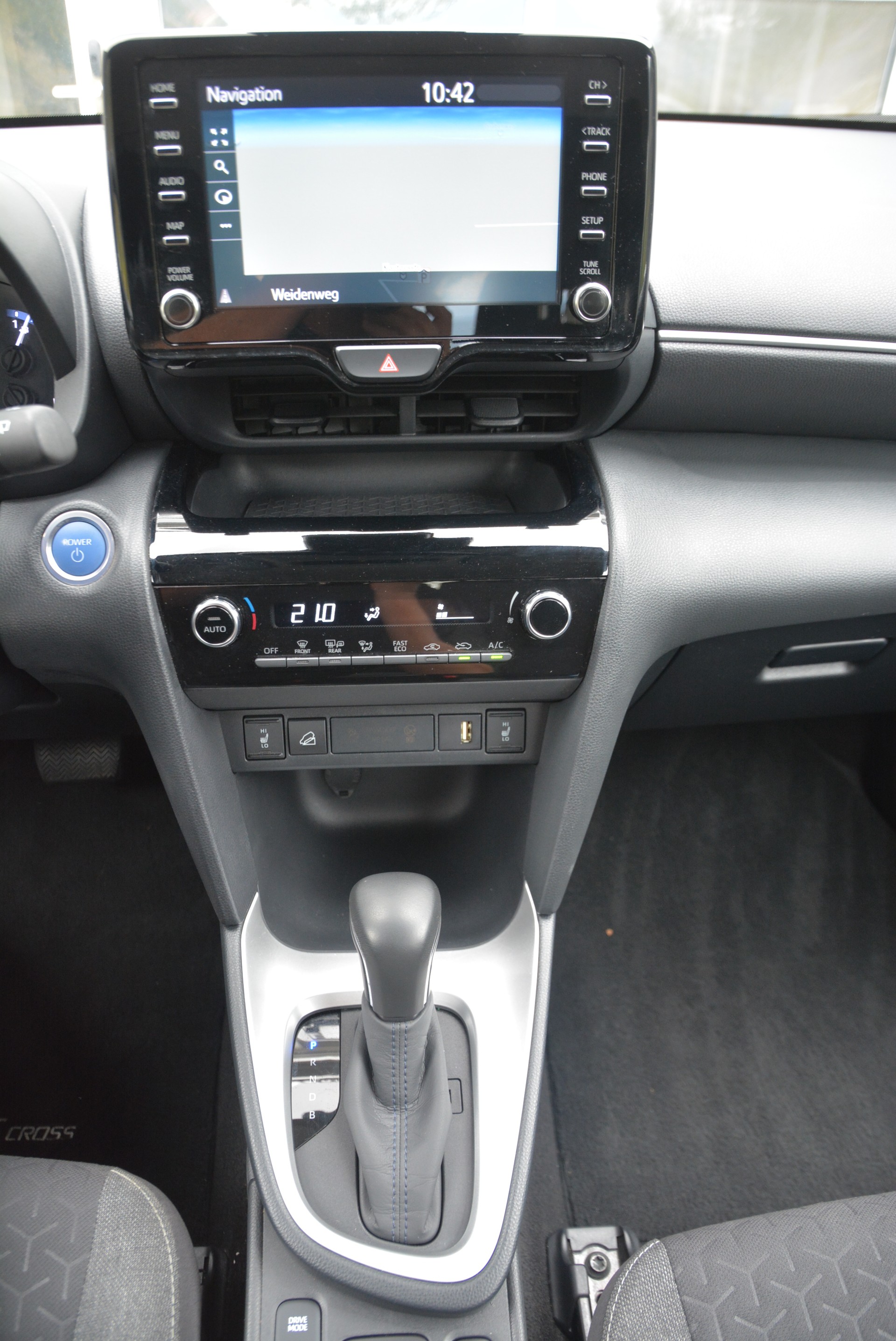 TOYOTA Yaris Cross 1.5 Comfort e-CVT AWDi-image-6