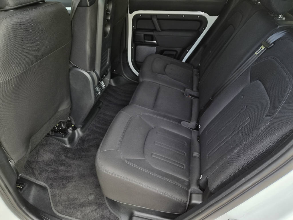 LAND ROVER Defender 110 2.0 SD4 200cv - crochet - 6 places-image-9