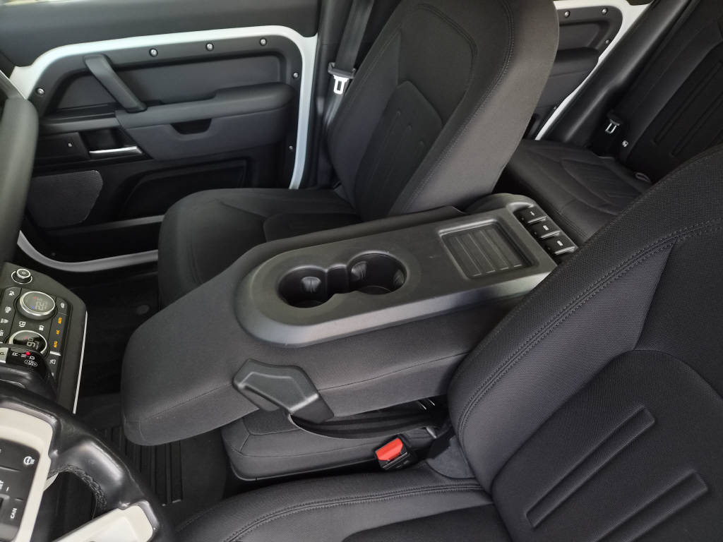 LAND ROVER Defender 110 2.0 SD4 200cv - crochet - 6 places-image-11