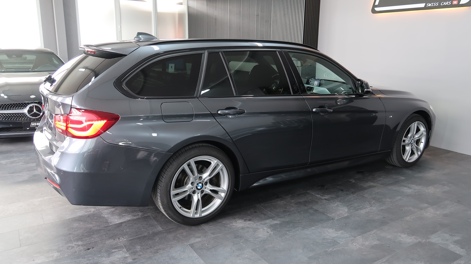 BMW 320i xDrive Touring M Sport Steptronic / CH / EXPERTISE / MFK / GARANTIE / CAMERA 360°-image-8