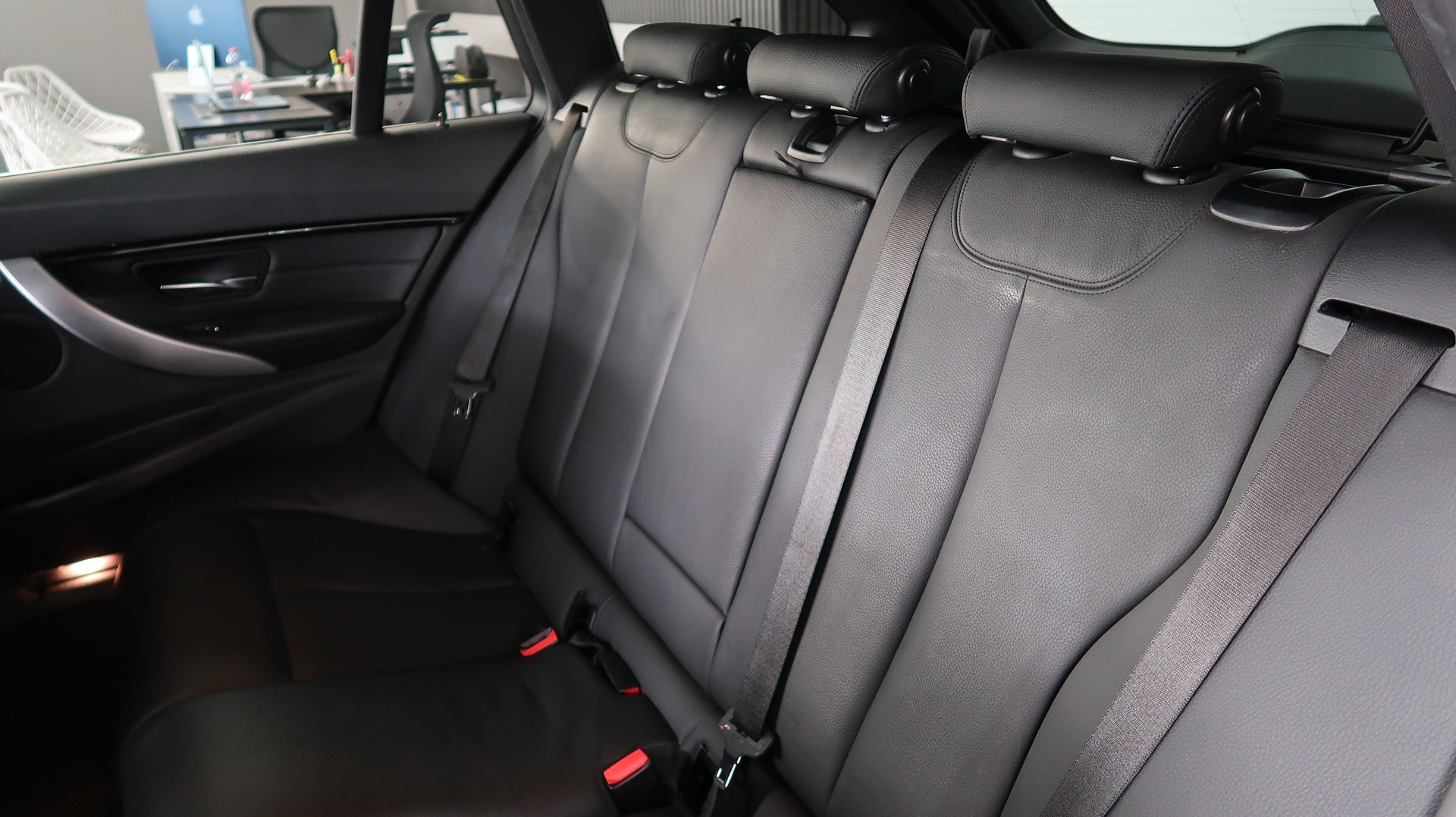 BMW 320i xDrive Touring M Sport Steptronic / CH / EXPERTISE / MFK / GARANTIE / CAMERA 360°-image-18
