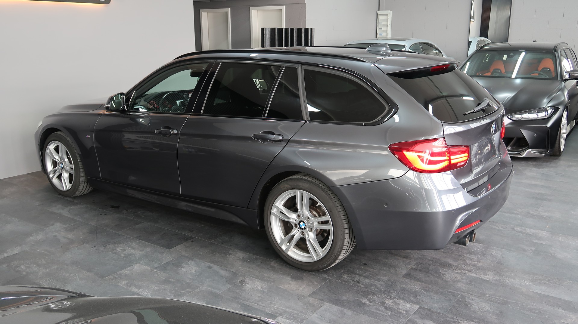 BMW 320i xDrive Touring M Sport Steptronic / CH / EXPERTISE / MFK / GARANTIE / CAMERA 360°-image-14