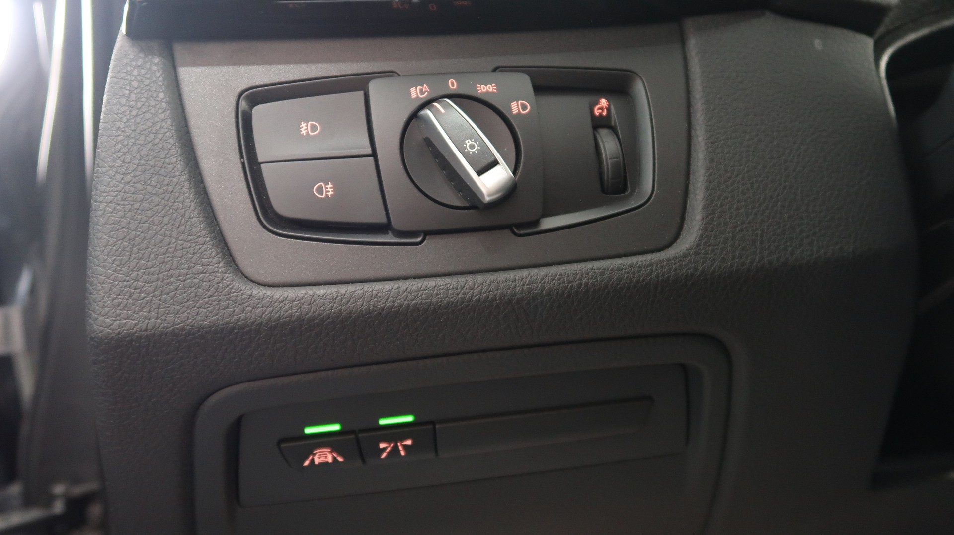 BMW 320i xDrive Touring M Sport Steptronic / CH / EXPERTISE / MFK / GARANTIE / CAMERA 360°-image-24