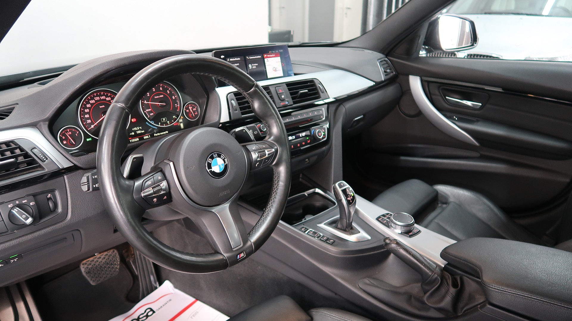 BMW 320i xDrive Touring M Sport Steptronic / CH / EXPERTISE / MFK / GARANTIE / CAMERA 360°-image-16