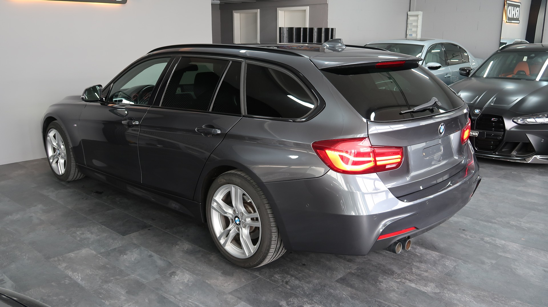 BMW 320i xDrive Touring M Sport Steptronic / CH / EXPERTISE / MFK / GARANTIE / CAMERA 360°-image-13