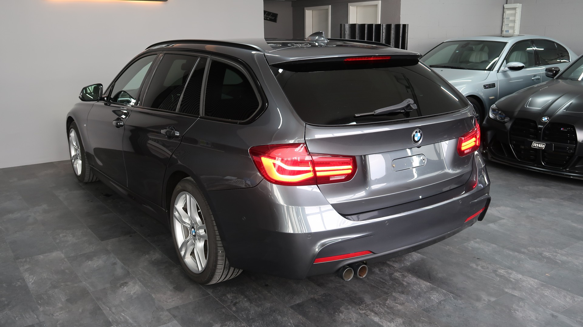BMW 320i xDrive Touring M Sport Steptronic / CH / EXPERTISE / MFK / GARANTIE / CAMERA 360°-image-12