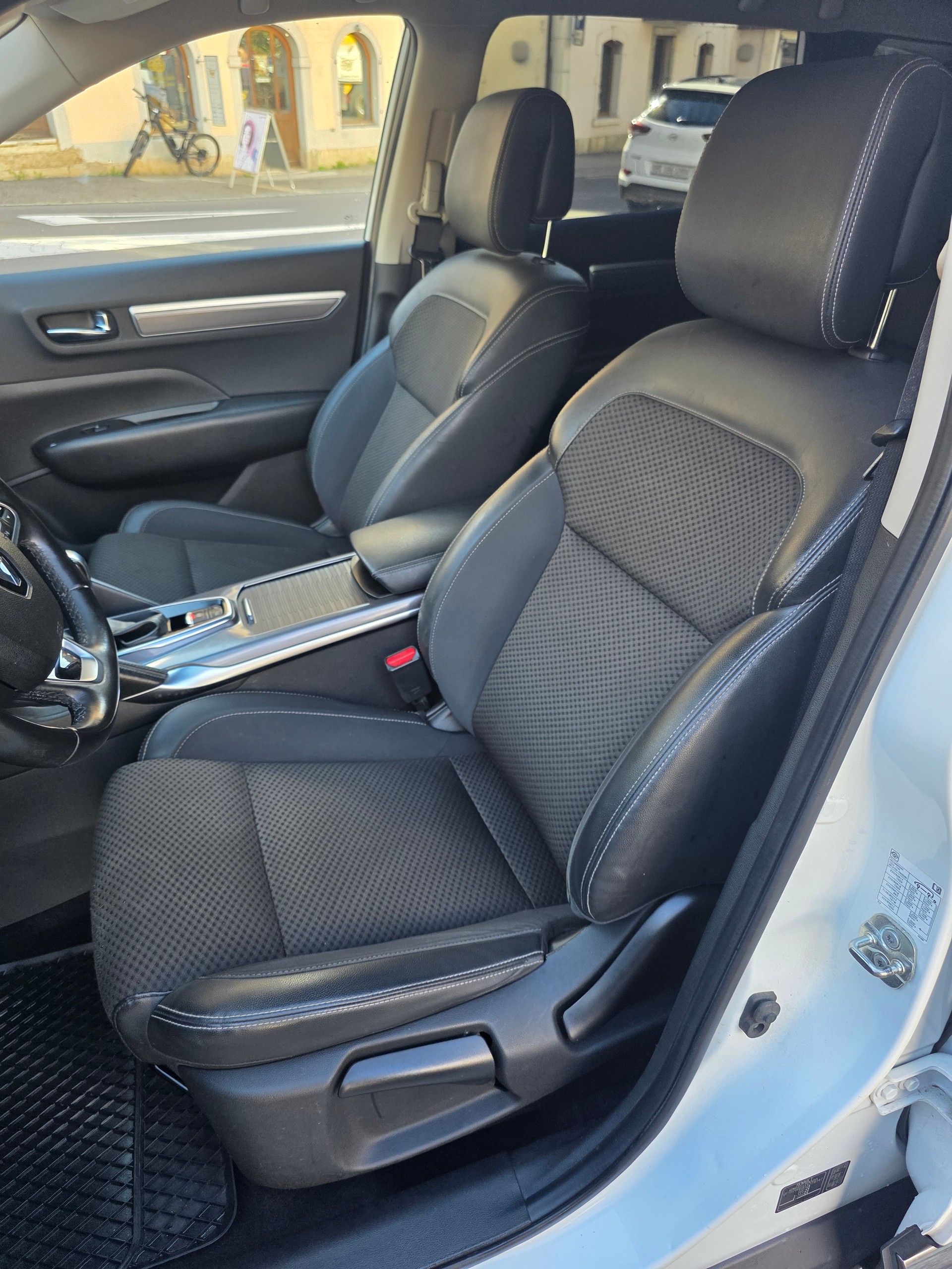 RENAULT Koleos 2.0 dCi Intens 4x4 Xtronic CVT-image-9