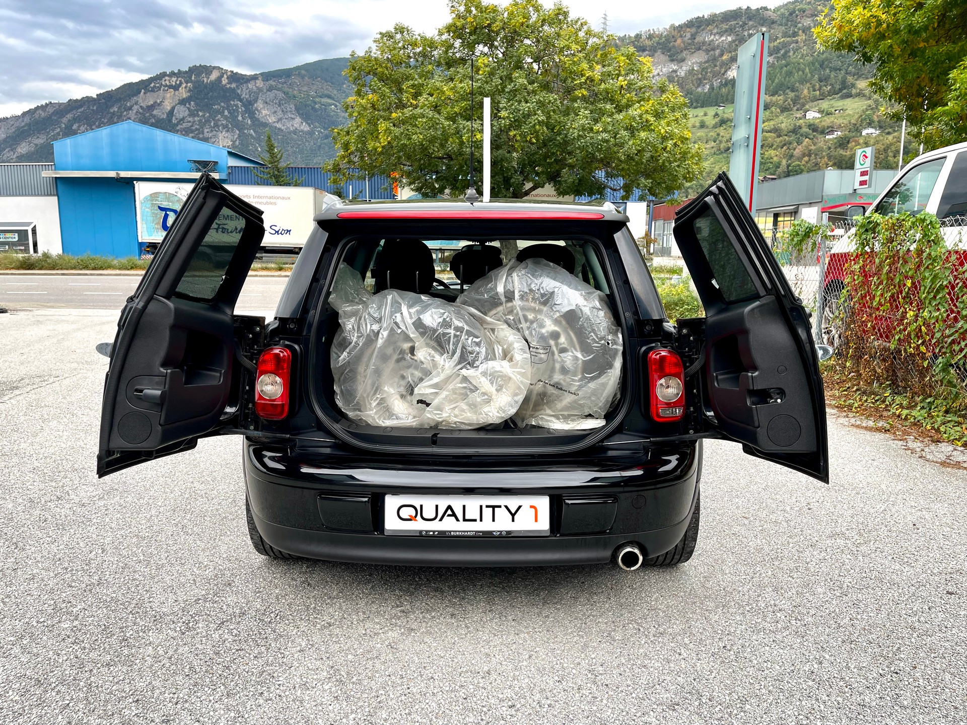 MINI Clubman One-showroom-element-2