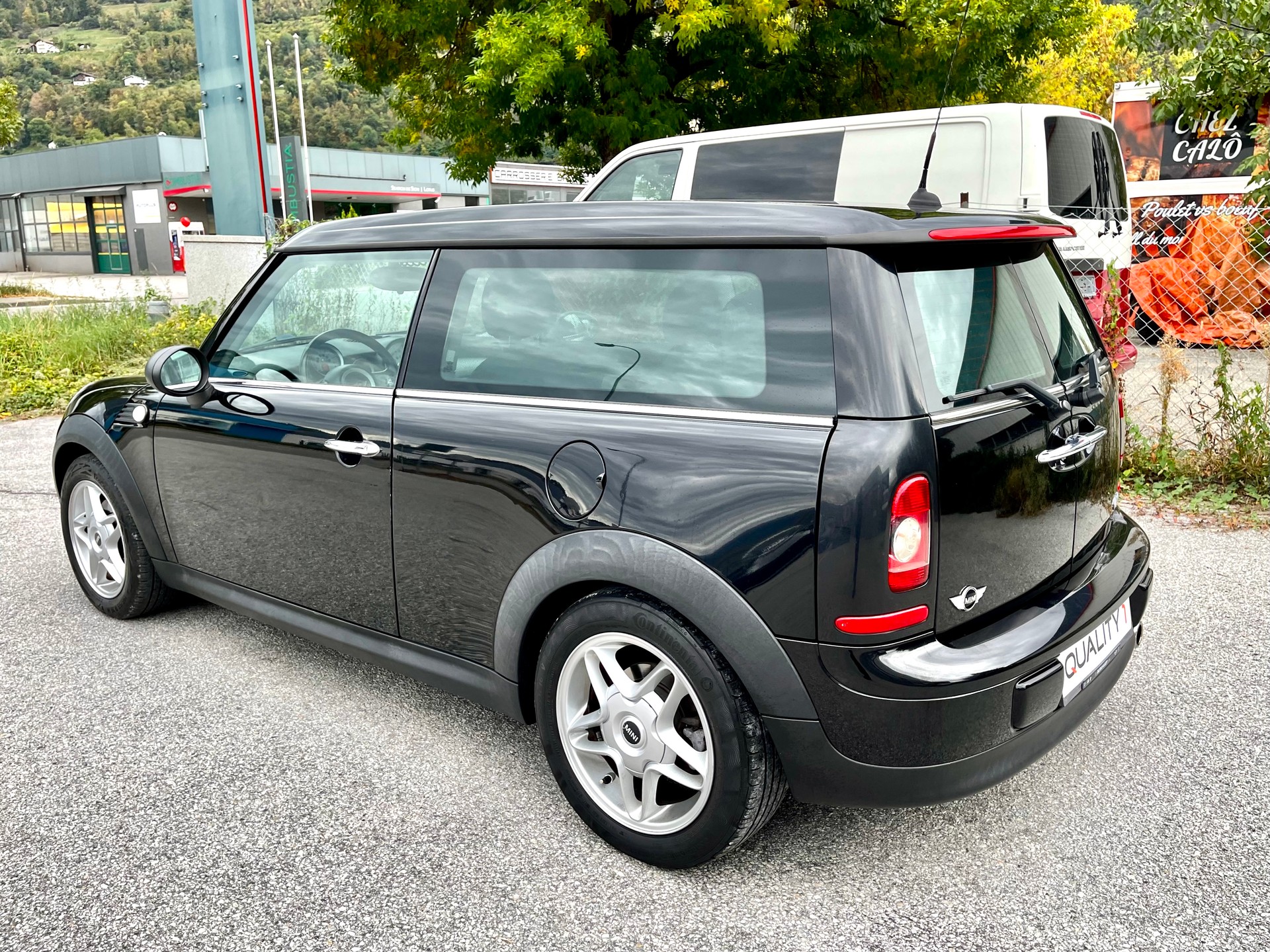 MINI Clubman One-showroom-element-3