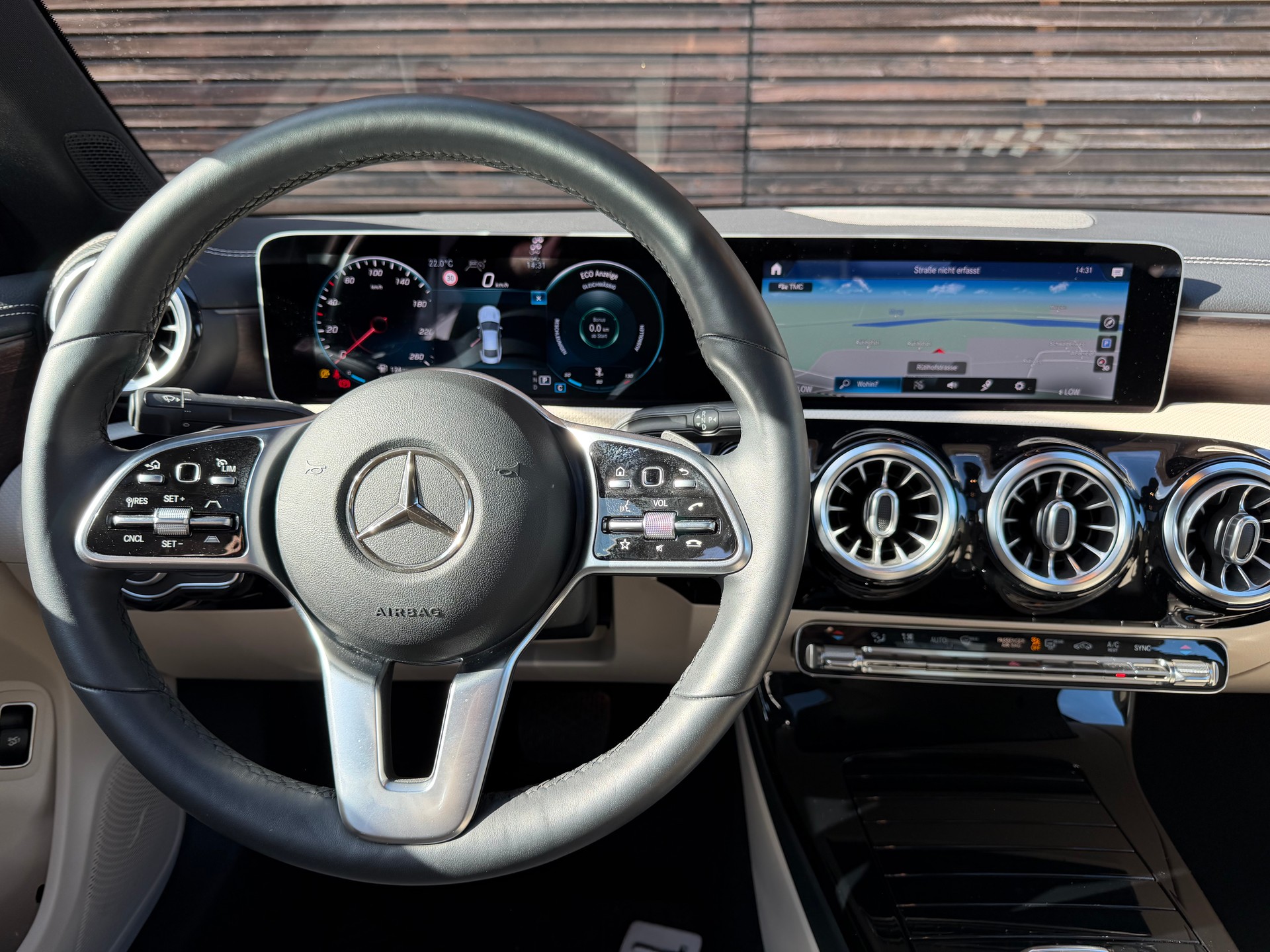 MERCEDES-BENZ CLA 250 4Matic Progressive 7G-DCT-image-6