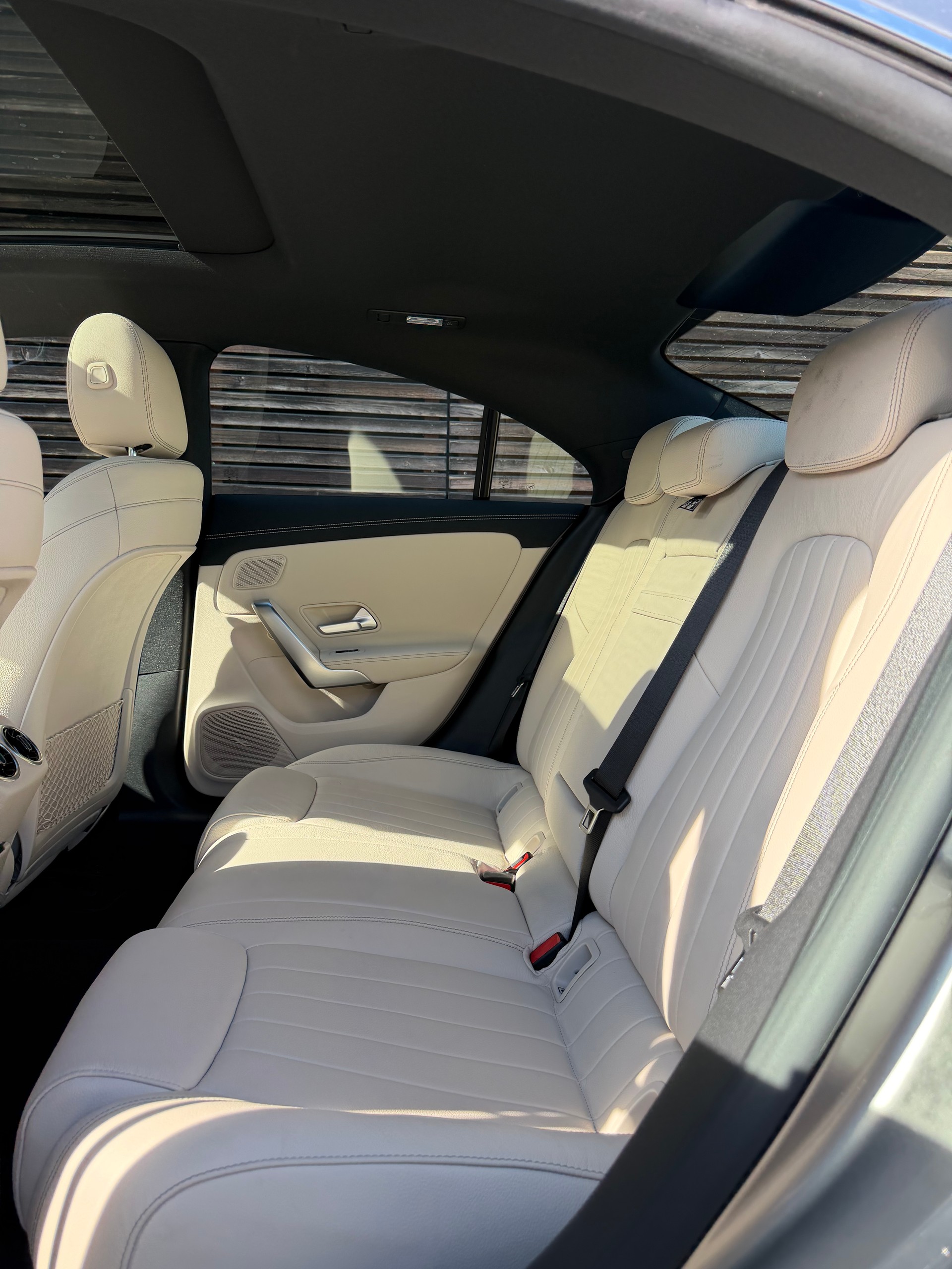 MERCEDES-BENZ CLA 250 4Matic Progressive 7G-DCT-image-13