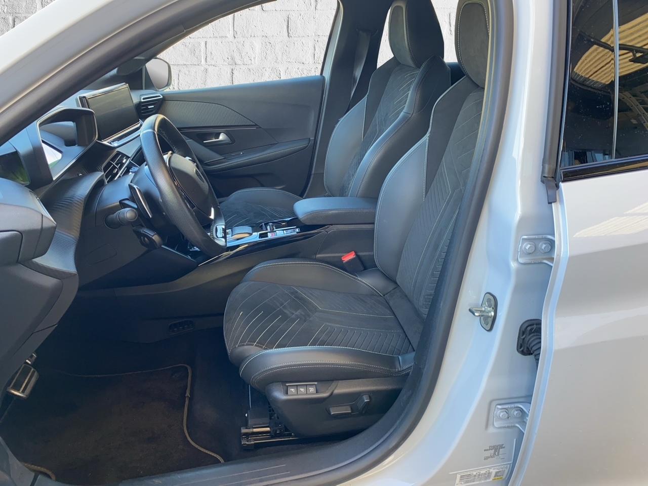 PEUGEOT 208 1.2 Hybrid 145 GT-image-8