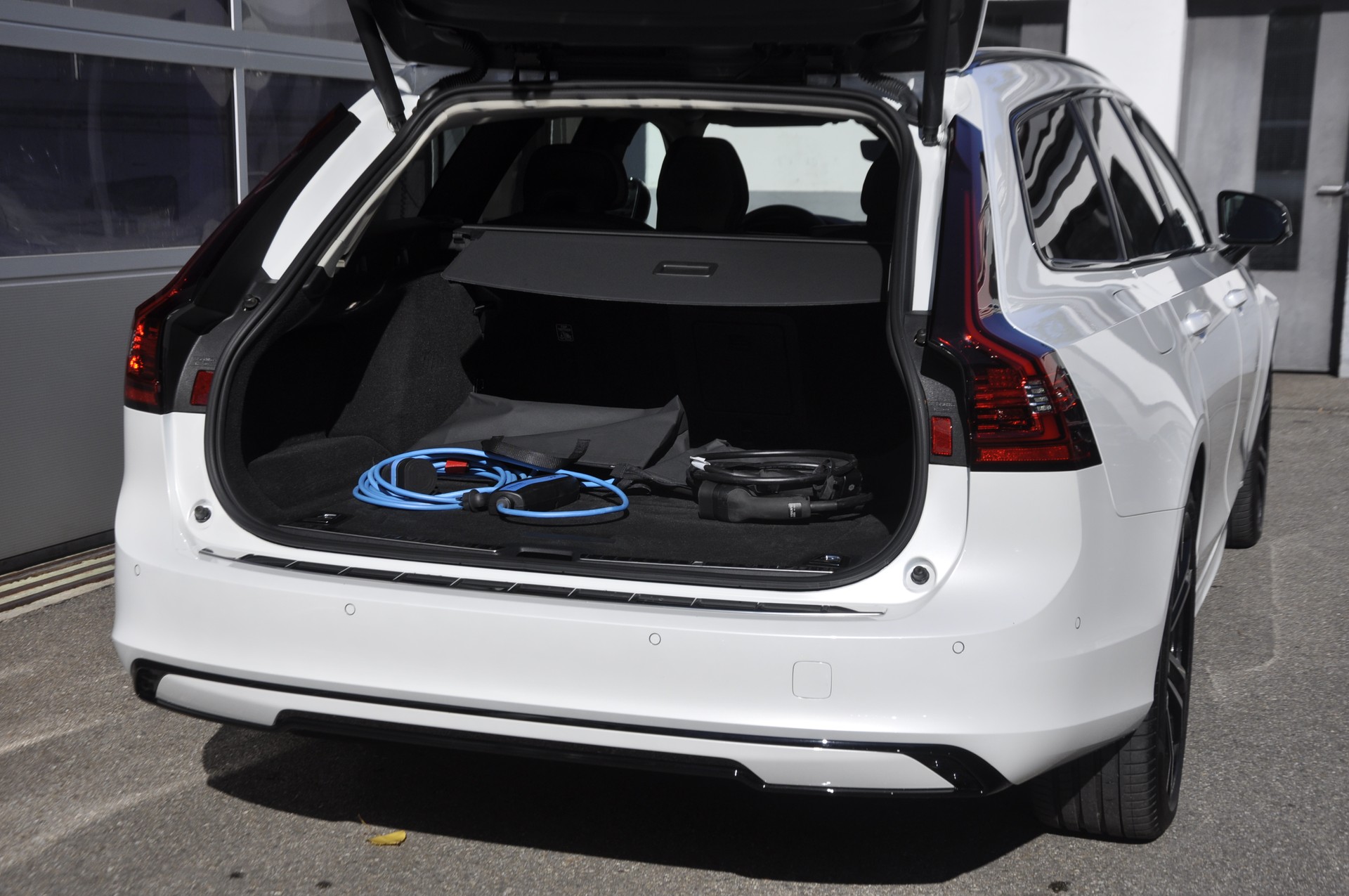 VOLVO V90 T8 eAWD Plug in Hybrid Ultimate Dark Geartronic-image-13