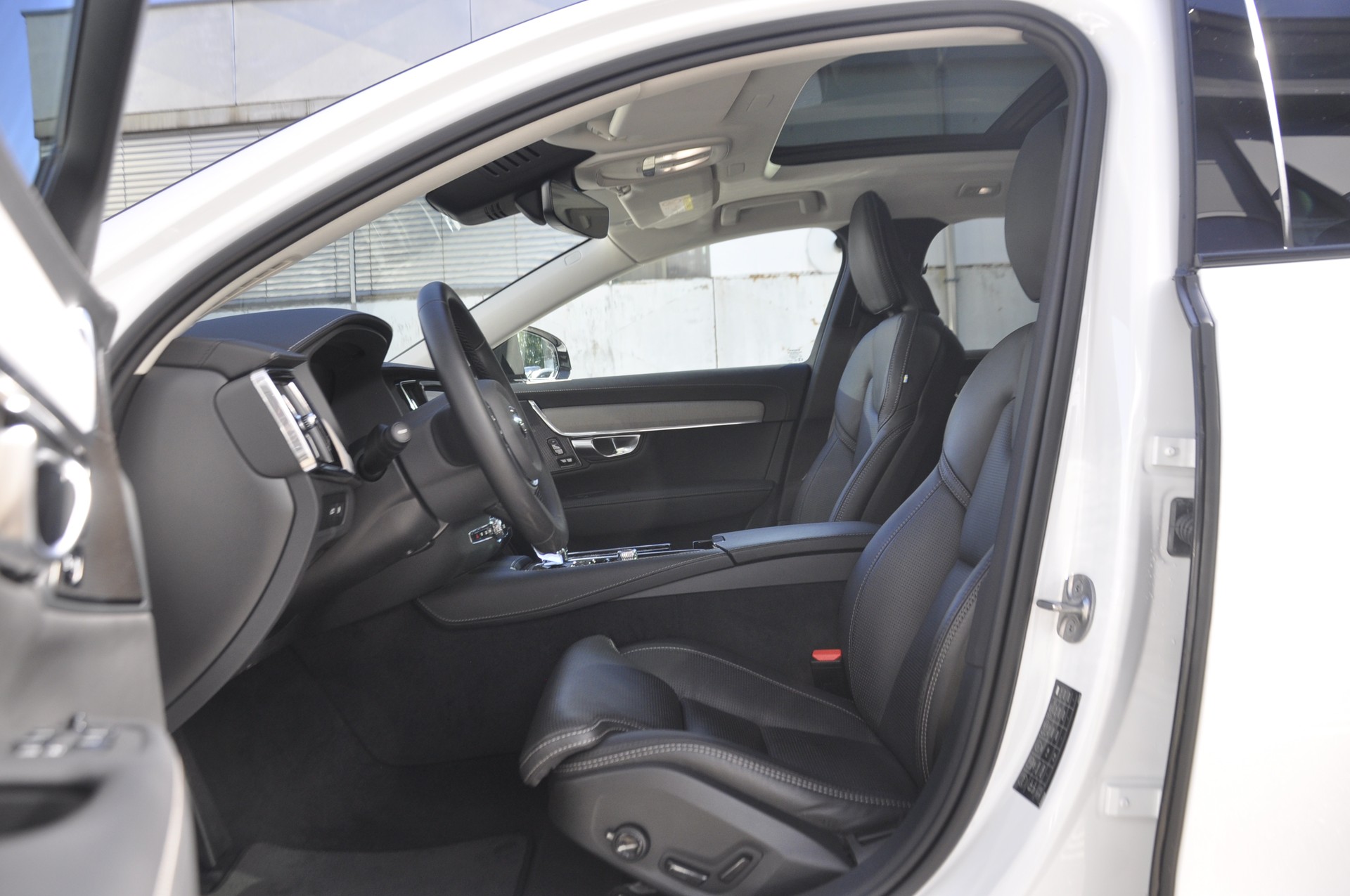 VOLVO V90 T8 eAWD Plug in Hybrid Ultimate Dark Geartronic-image-4