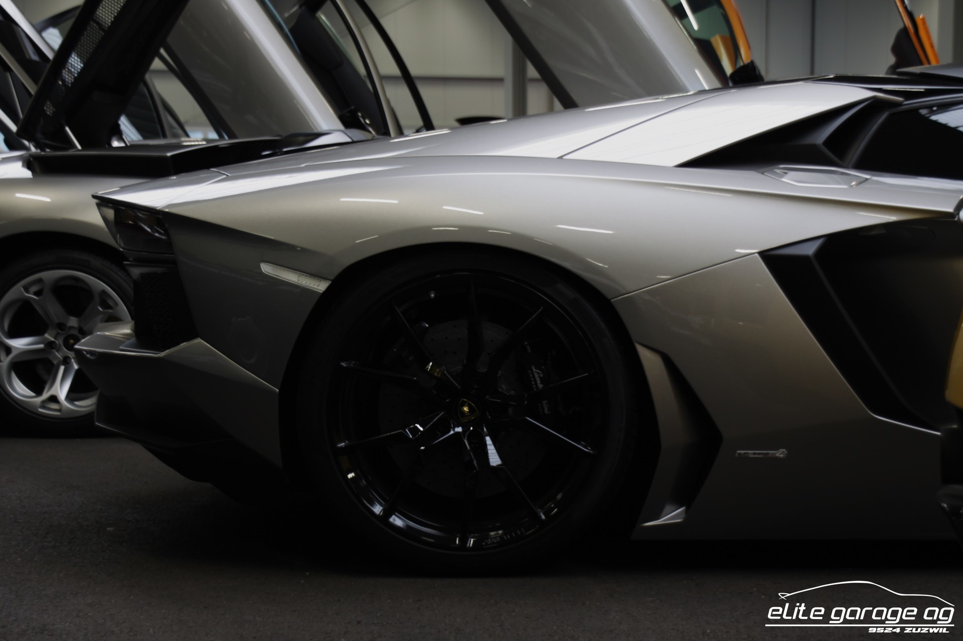 LAMBORGHINI Aventador LP700-4 Roadster E-Gear-image-5
