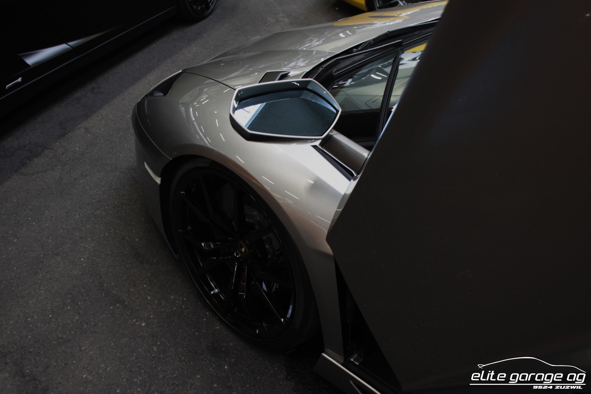 LAMBORGHINI Aventador LP700-4 Roadster E-Gear-image-3