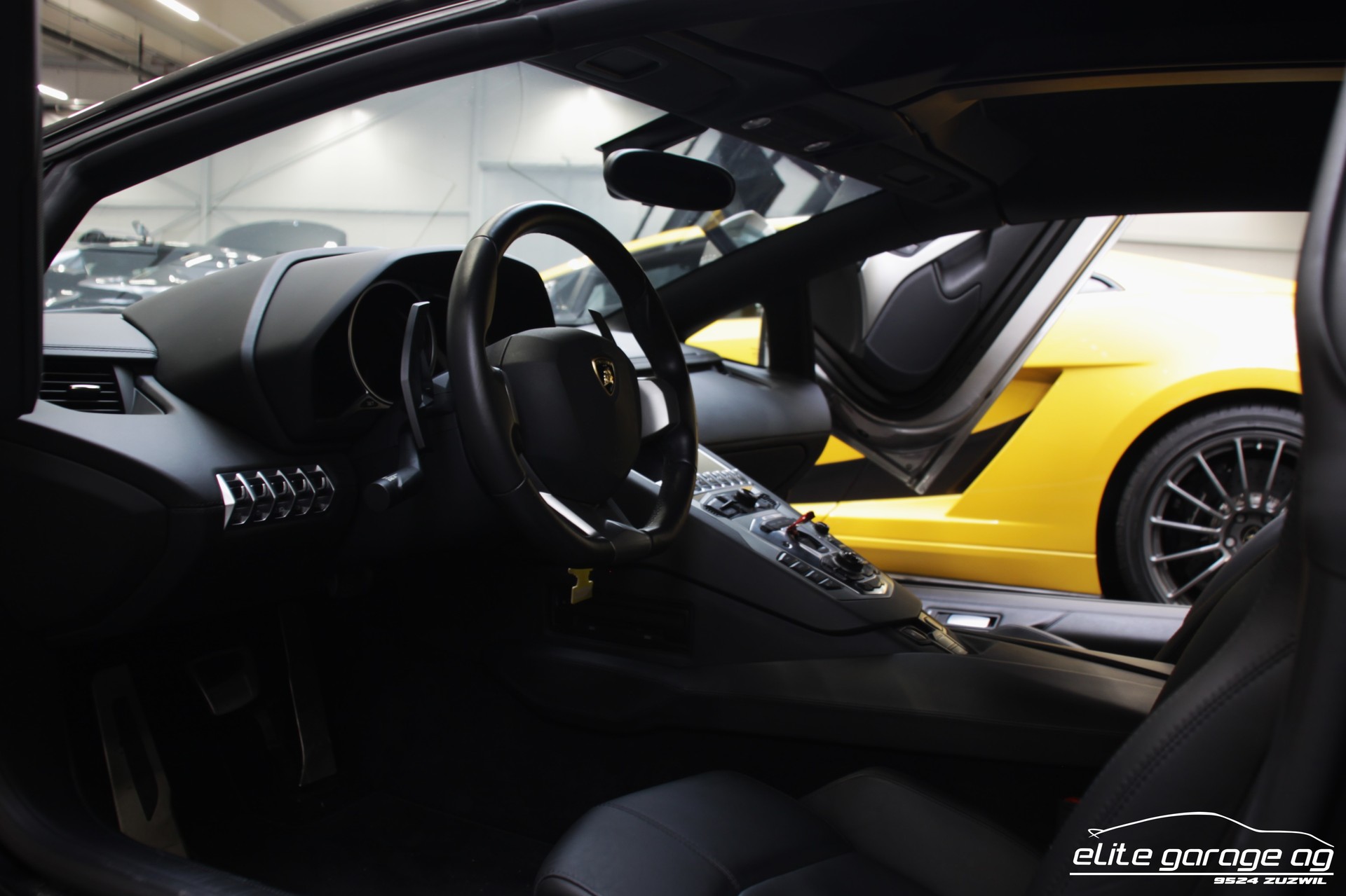 LAMBORGHINI Aventador LP700-4 Roadster E-Gear-image-9