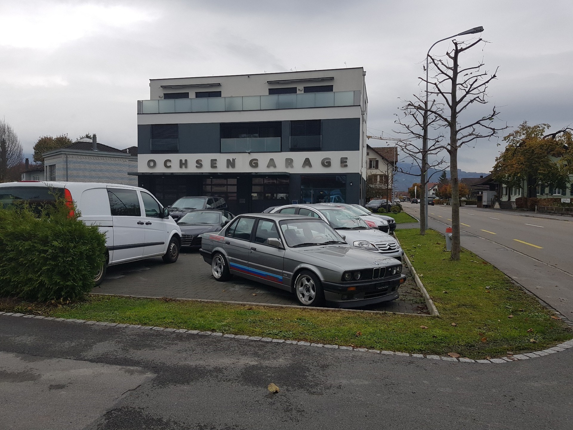 BMW 325i-image-0