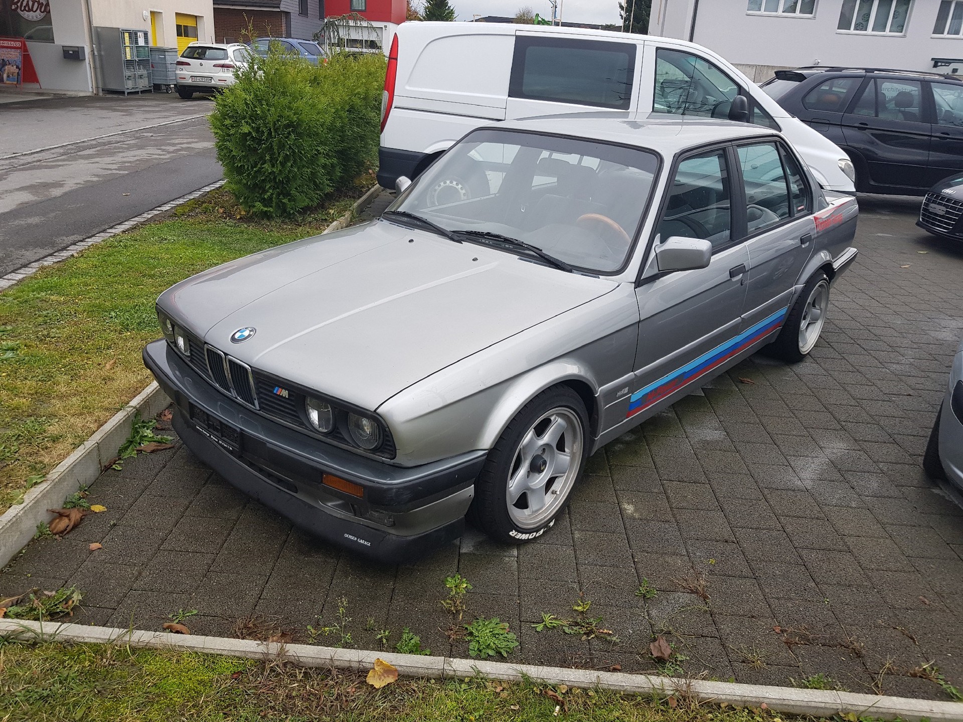 BMW 325i-image-1
