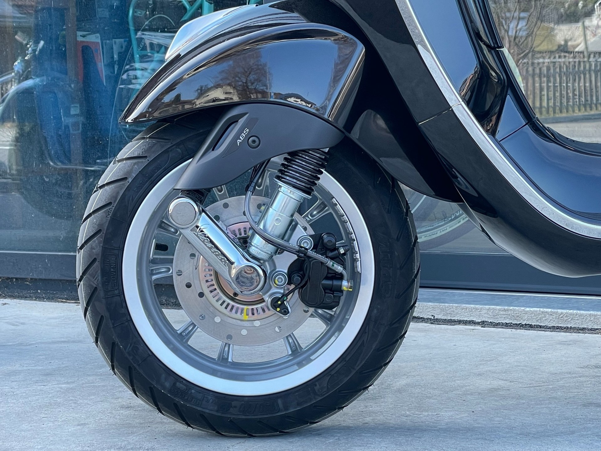PIAGGIO Vespa 125 Primavera ABS-image-2