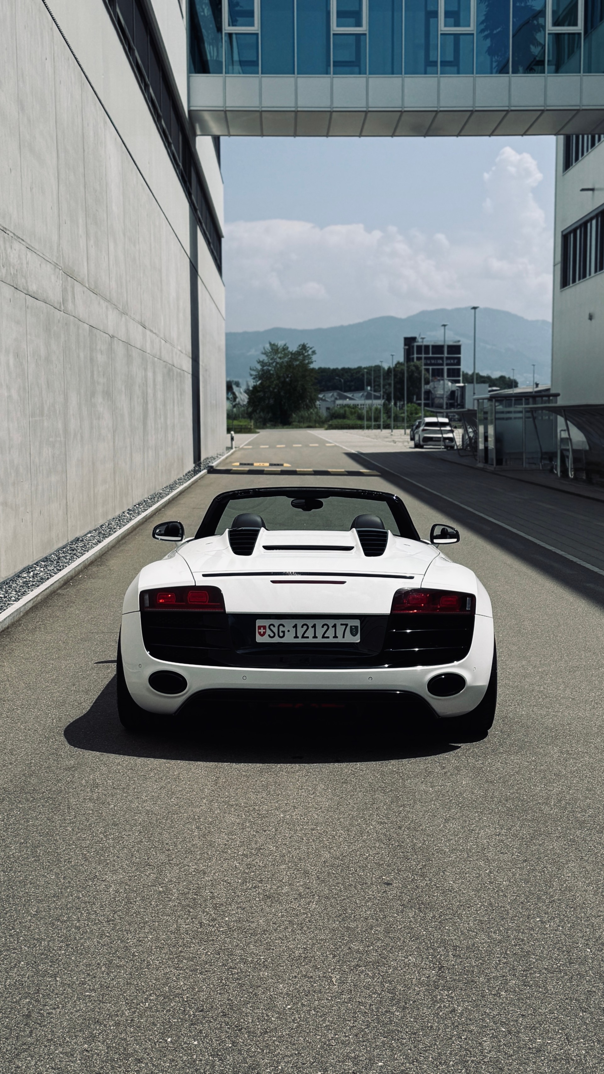 AUDI R8 Spyder 5.2 R-Tronic-image-3