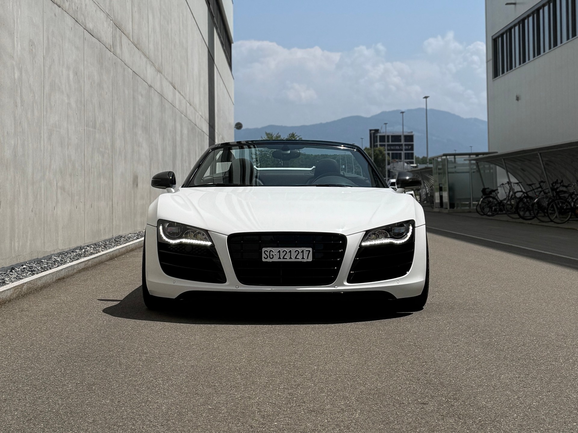 AUDI R8 Spyder 5.2 R-Tronic-image-2