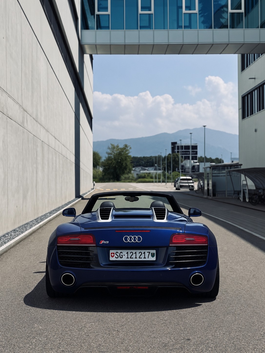 AUDI R8 Spyder 5.2 S-Tronic-image-1