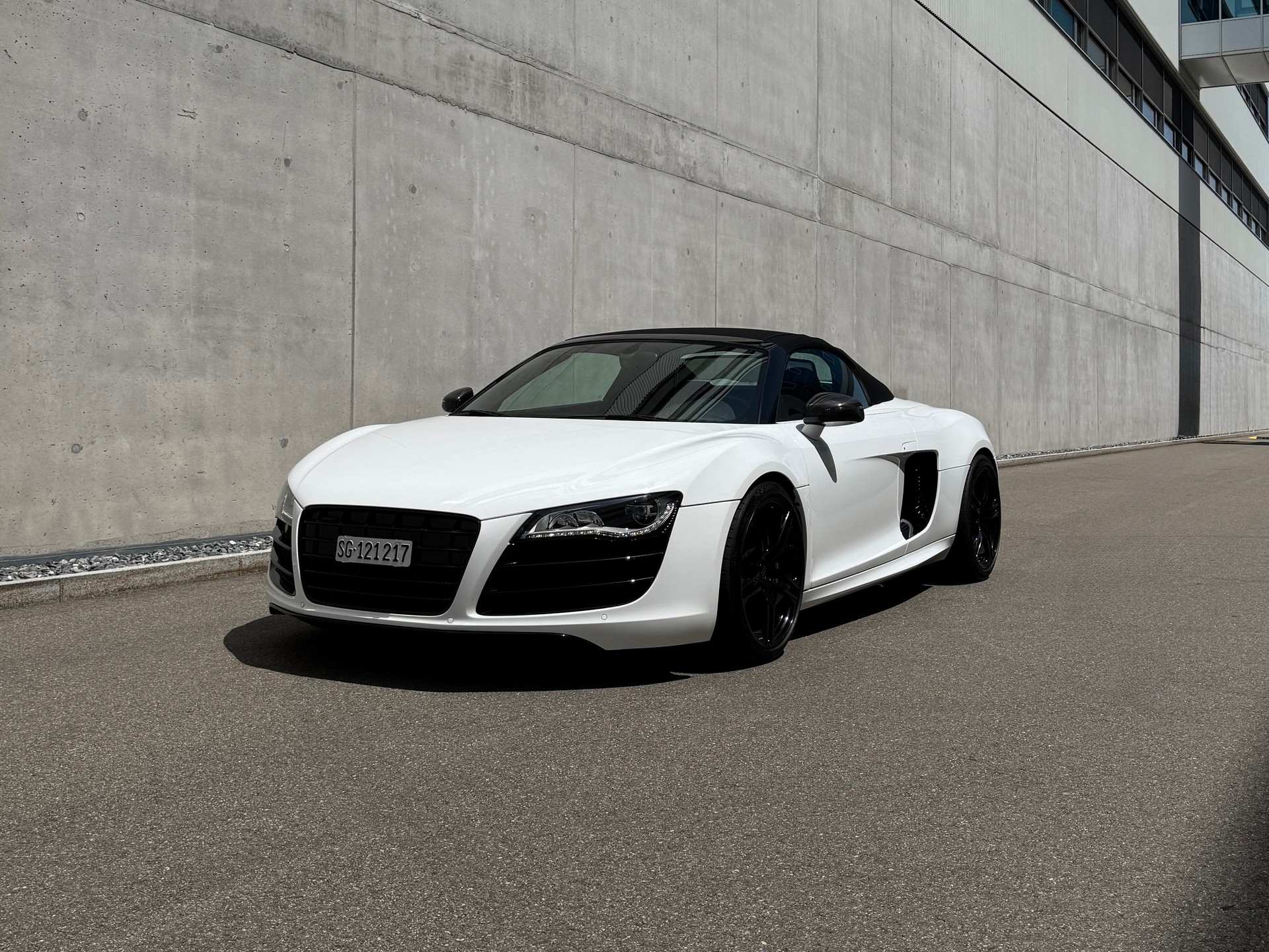 AUDI R8 Spyder 5.2 R-Tronic-image-1