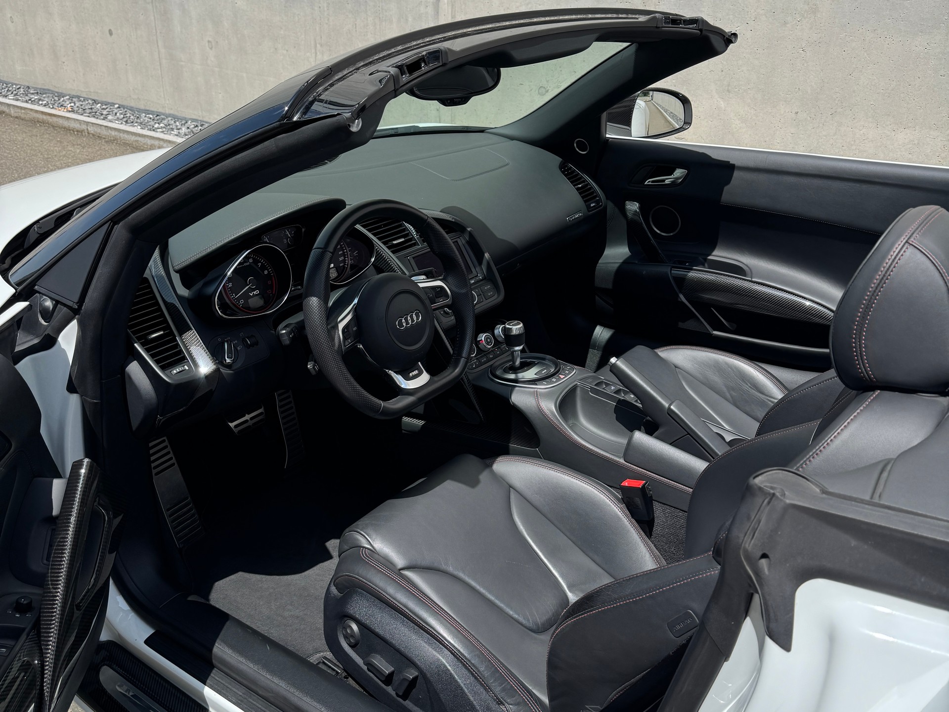 AUDI R8 Spyder 5.2 R-Tronic-image-11
