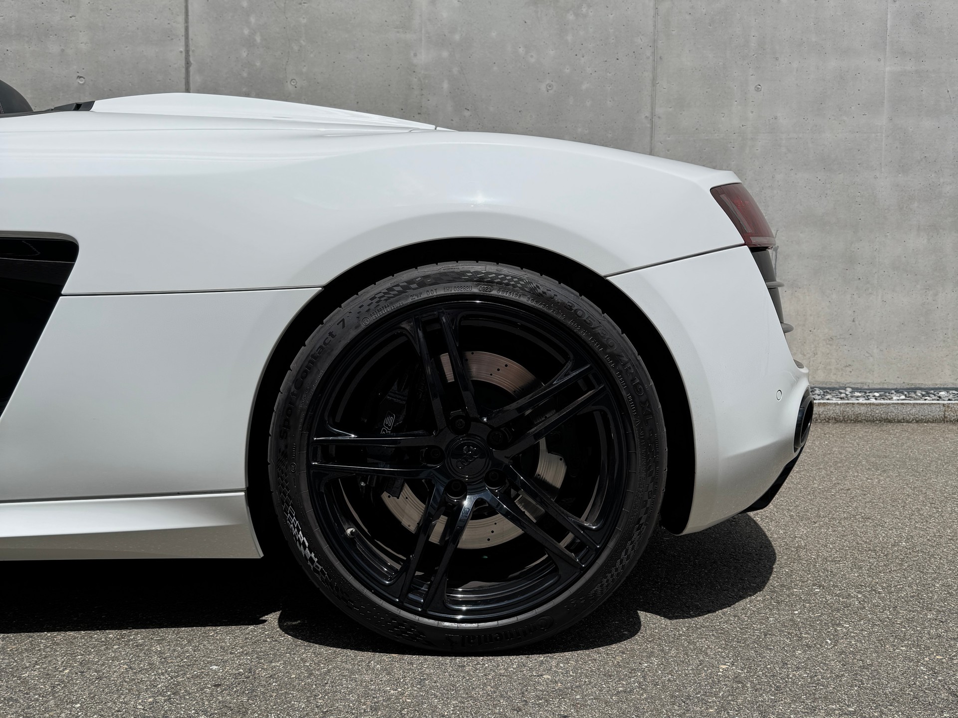 AUDI R8 Spyder 5.2 R-Tronic-image-6