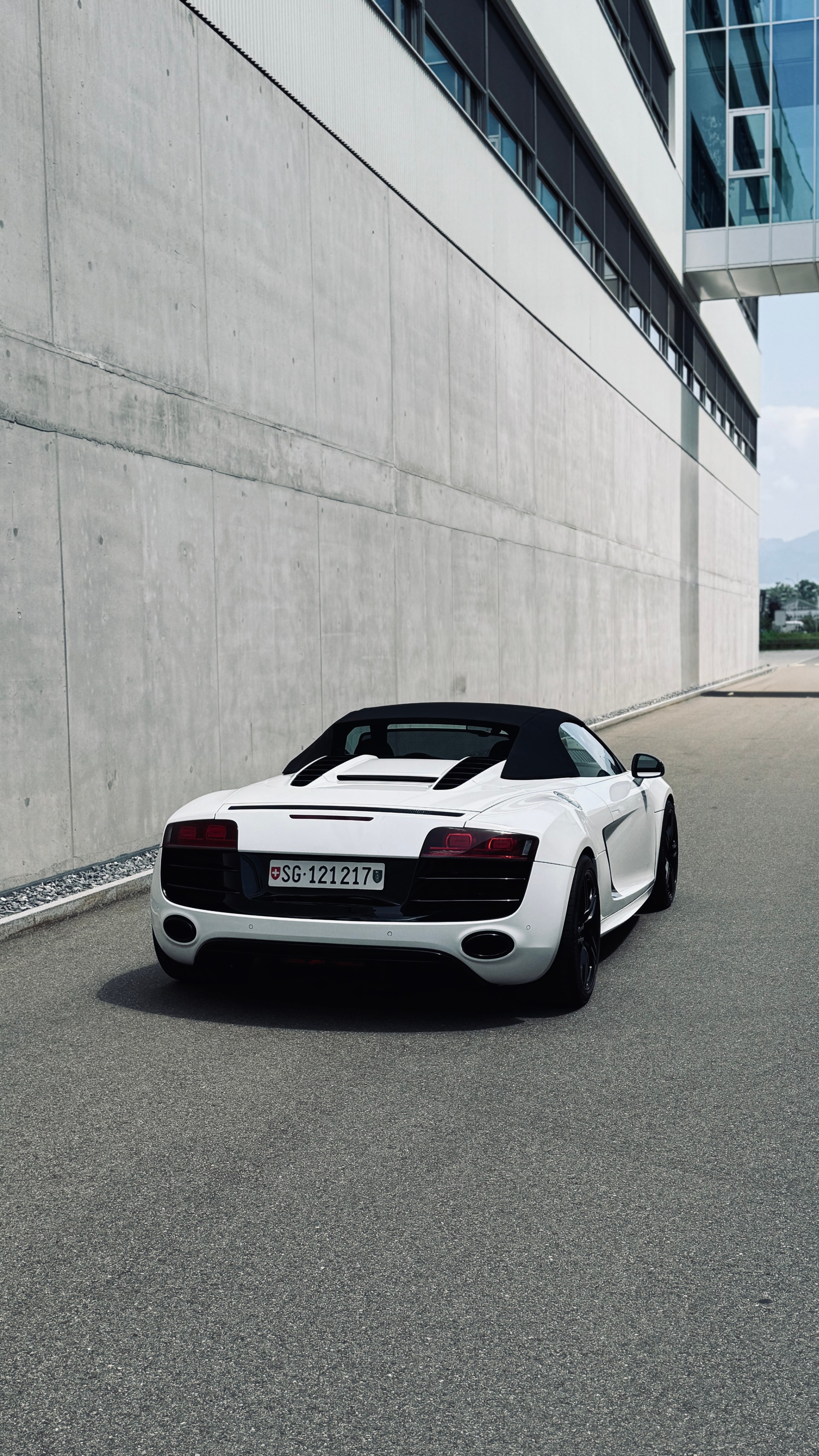 AUDI R8 Spyder 5.2 R-Tronic-image-1