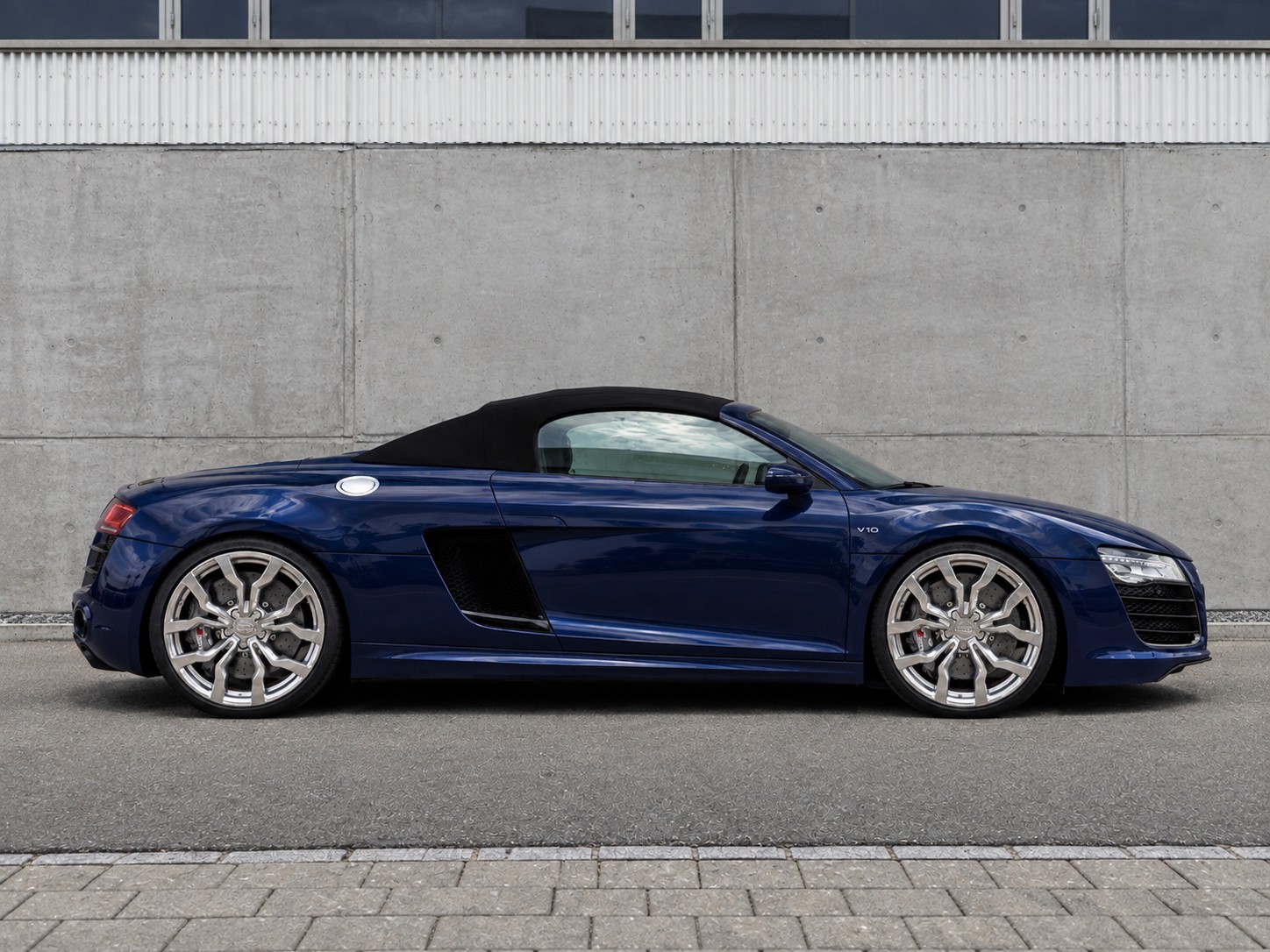 AUDI R8 Spyder 5.2 S-Tronic-image-3