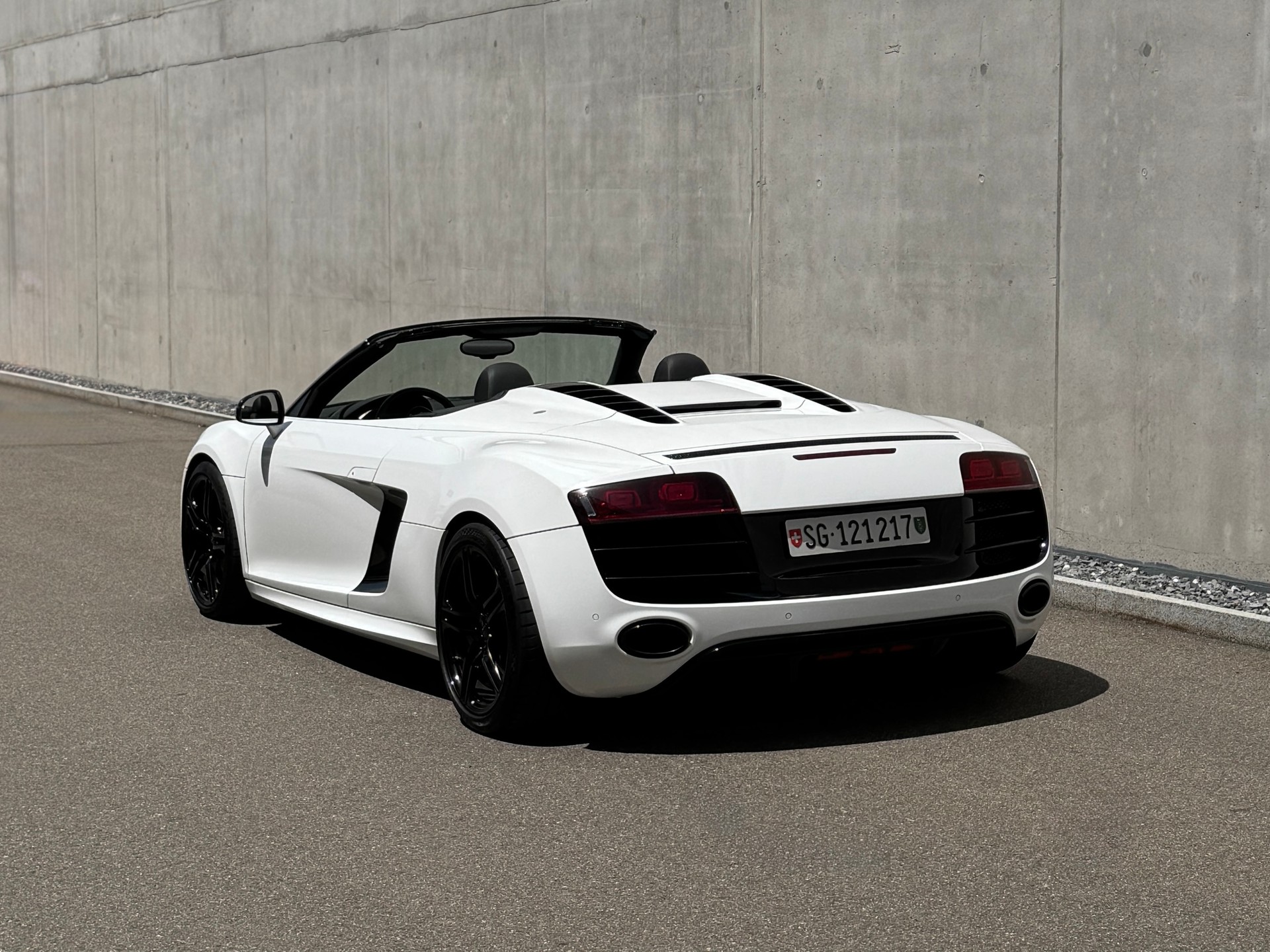 AUDI R8 Spyder 5.2 R-Tronic-image-9