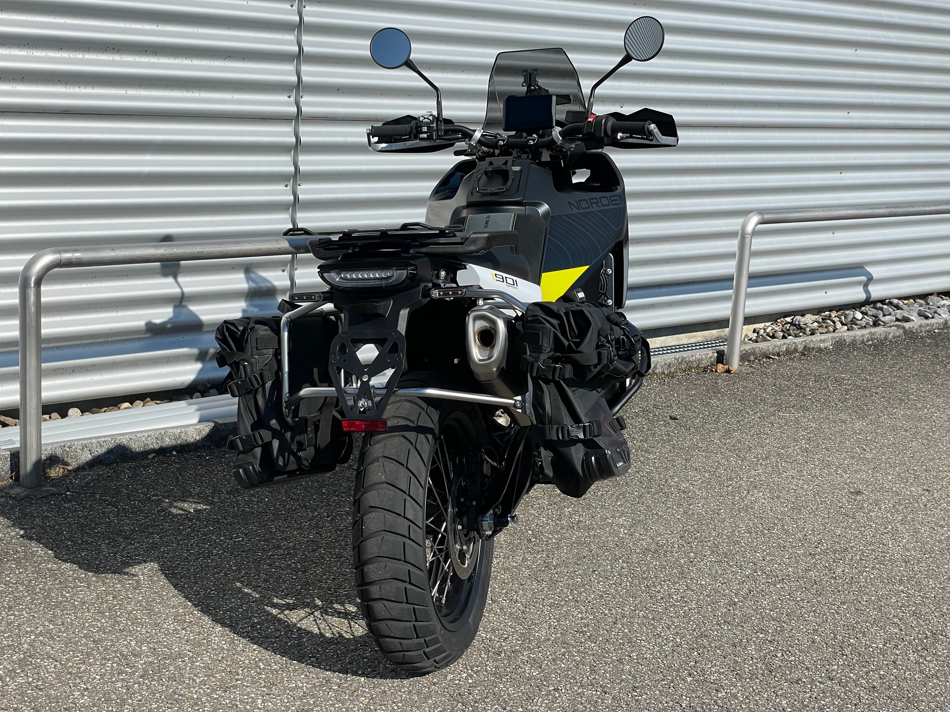 HUSQVARNA Norden 901-image-1
