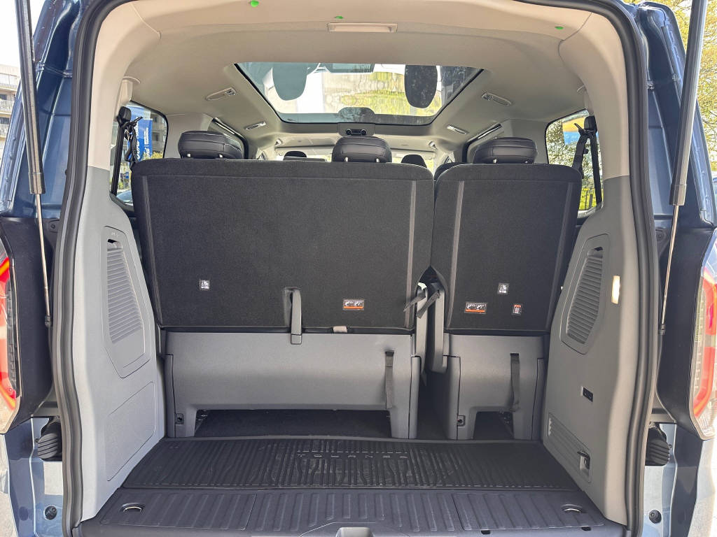 FORD E-Tourneo Custom Bus 340 L1 Titanium X-image-4