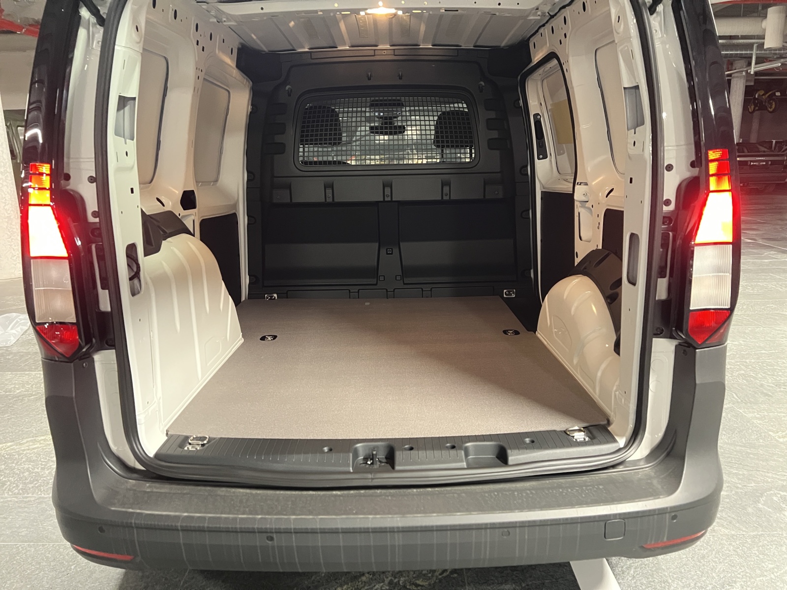 VW Caddy Cargo 1.5 TSI Entry-image-9