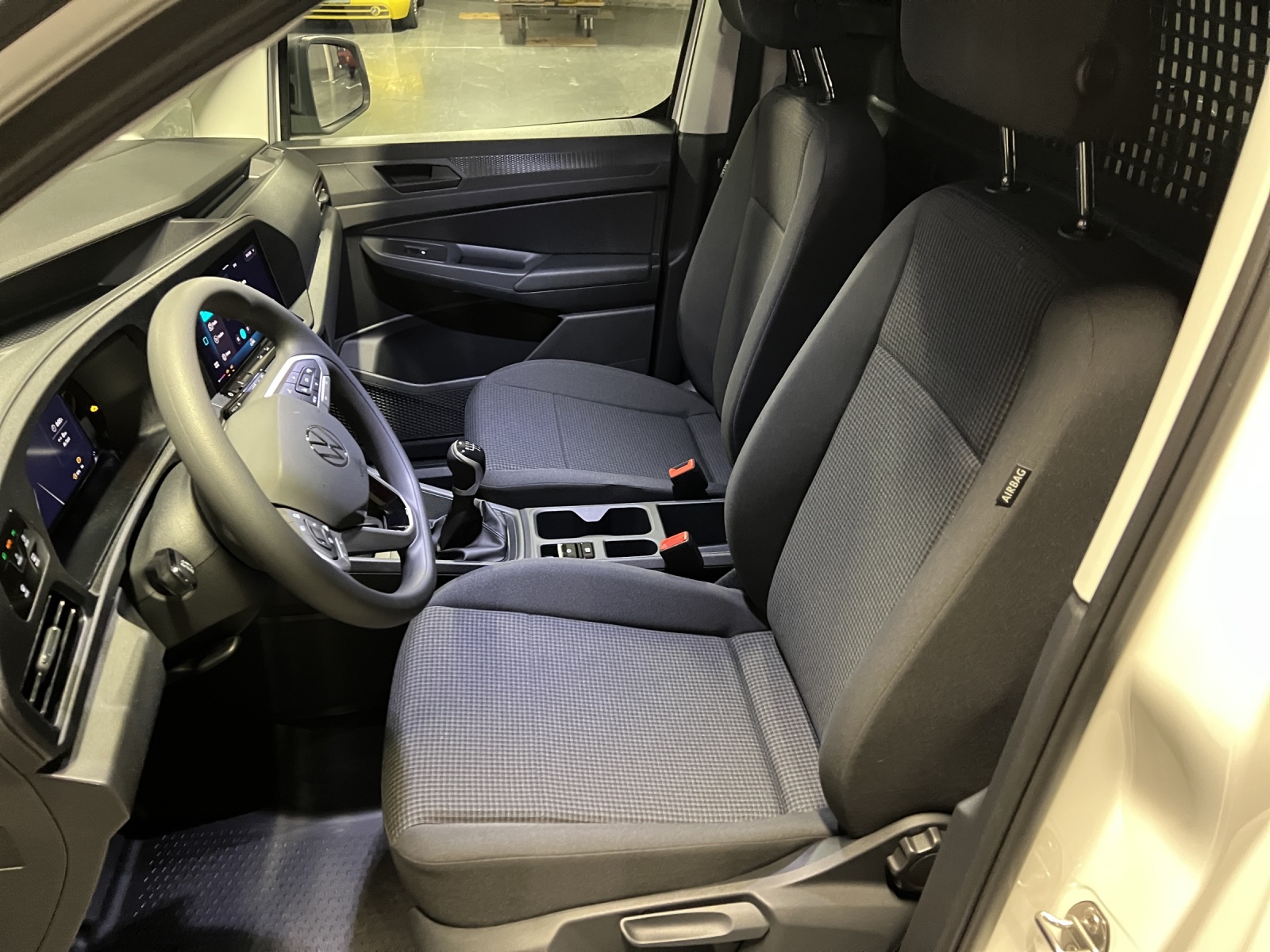 VW Caddy Cargo 1.5 TSI Entry-image-6